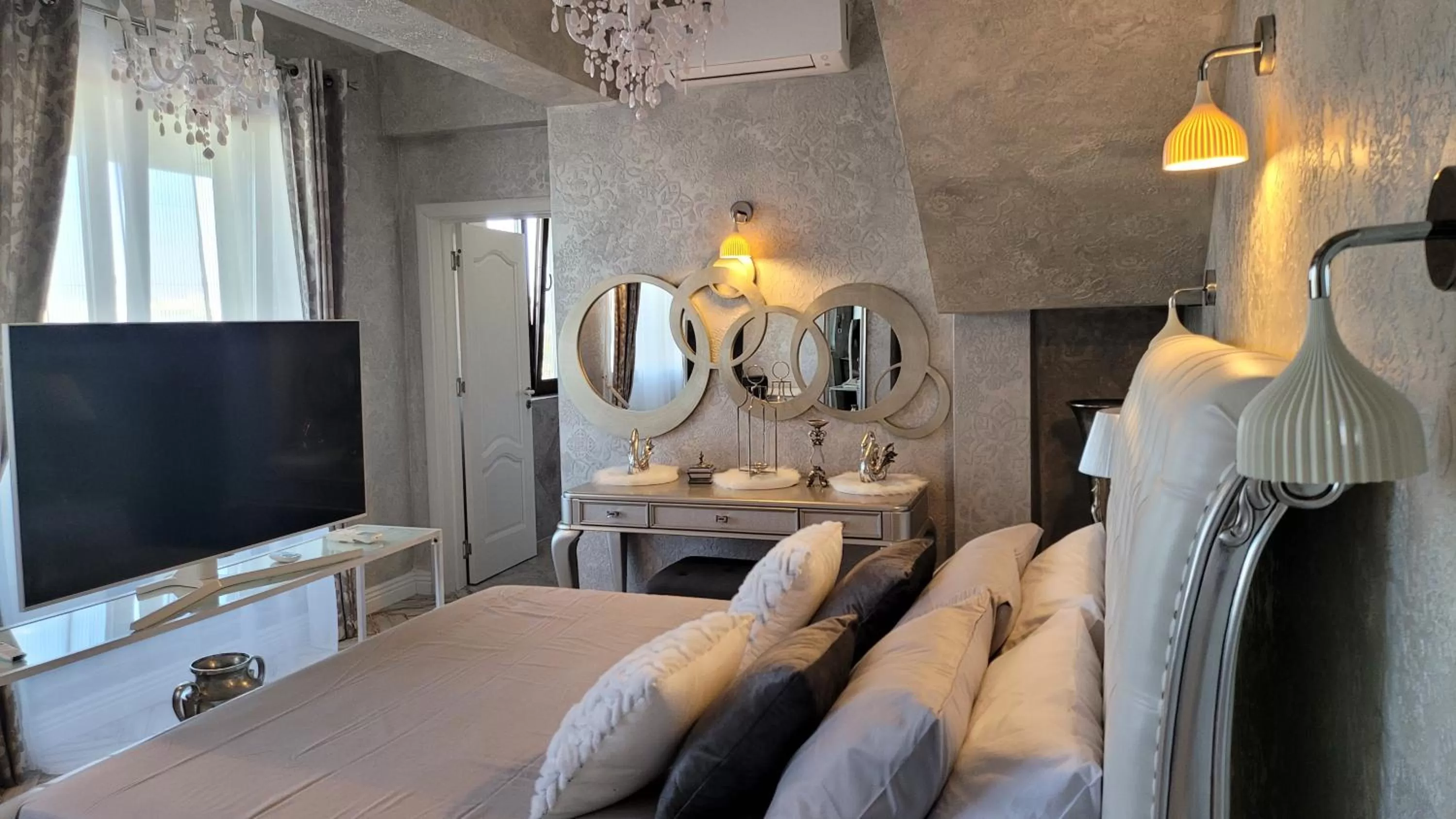 Photo of the whole room in Terrace Suites Iasi