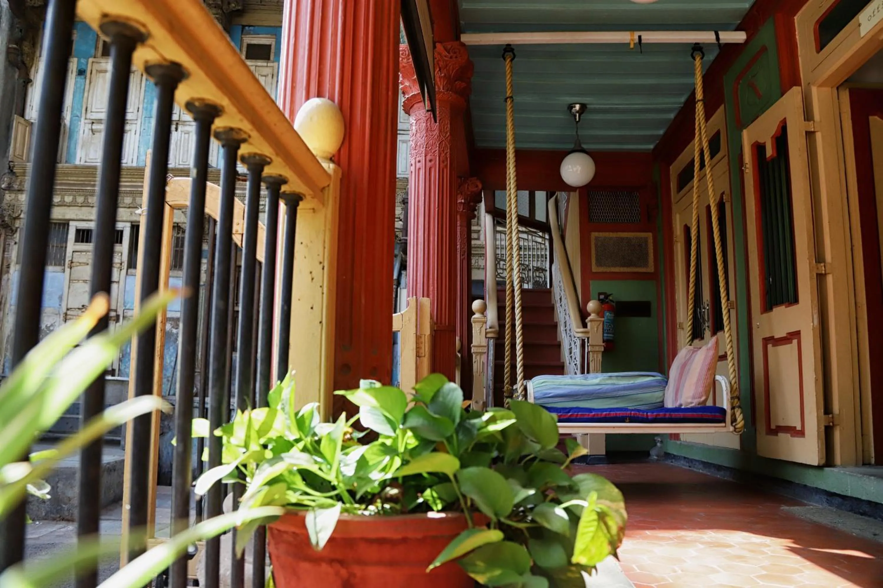 Facade/entrance in Mangaldas Ni Haveli II by The House of MG