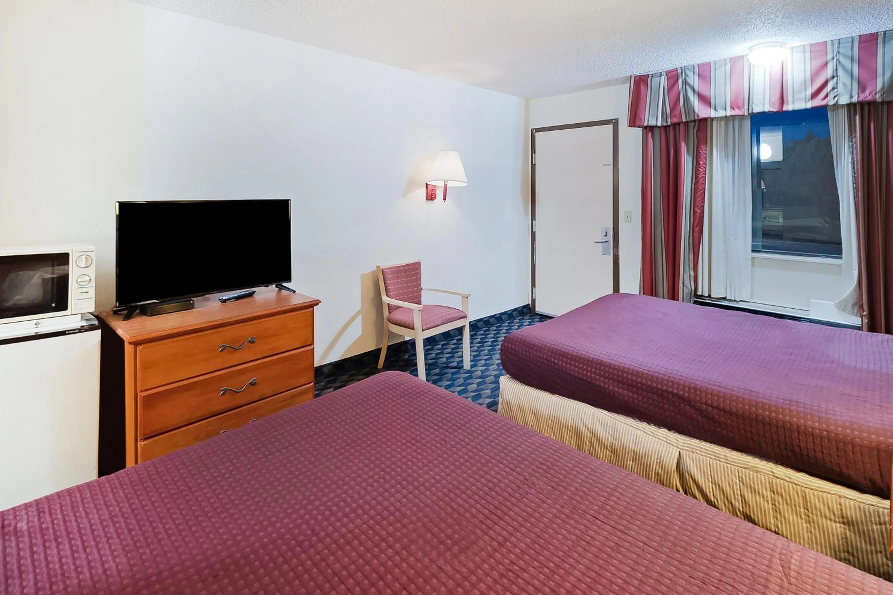 Bedroom, Bed in OYO Hotel Manning SC