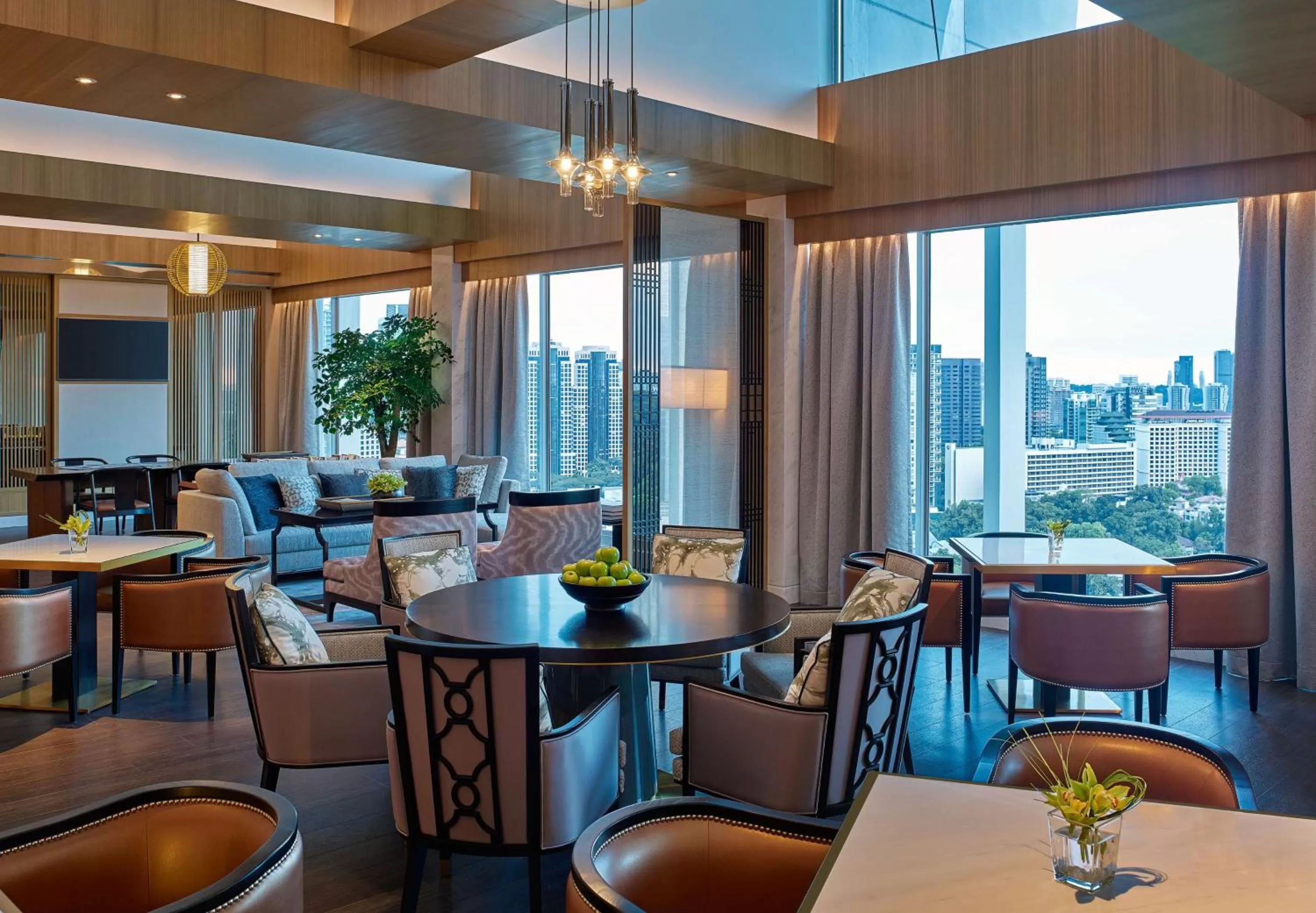 Lounge or bar in Shangri-La Singapore