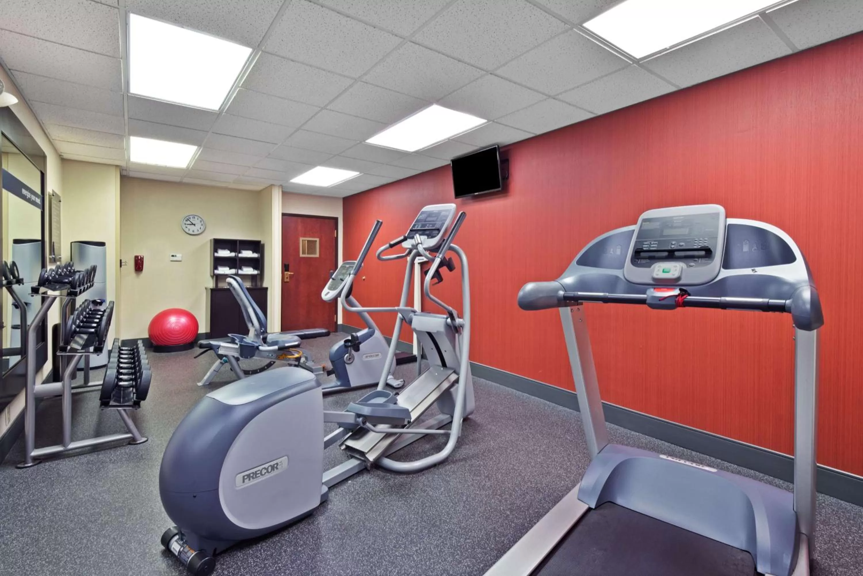 Fitness centre/facilities in Hampton Inn Winfield Teays Valley