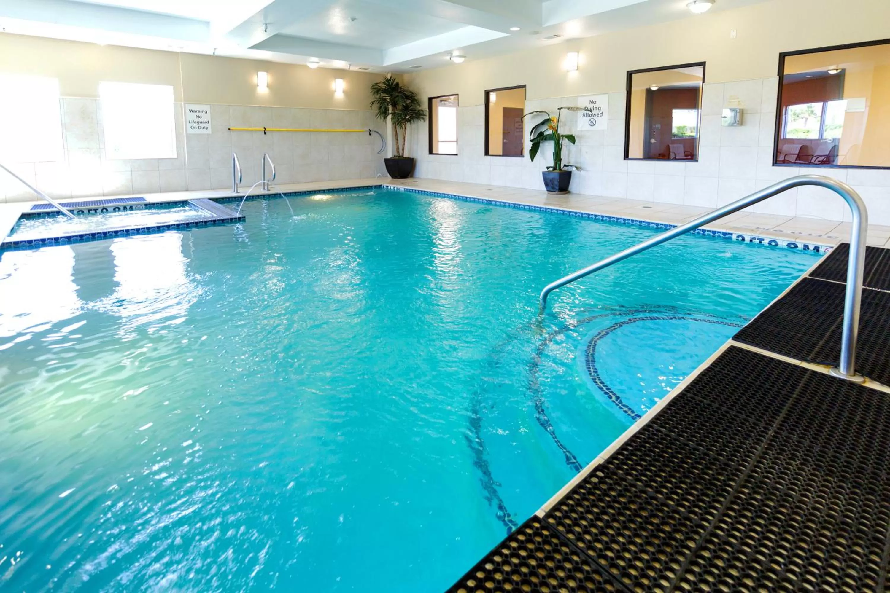 Swimming pool in Holiday Inn Houston-Webster by IHG