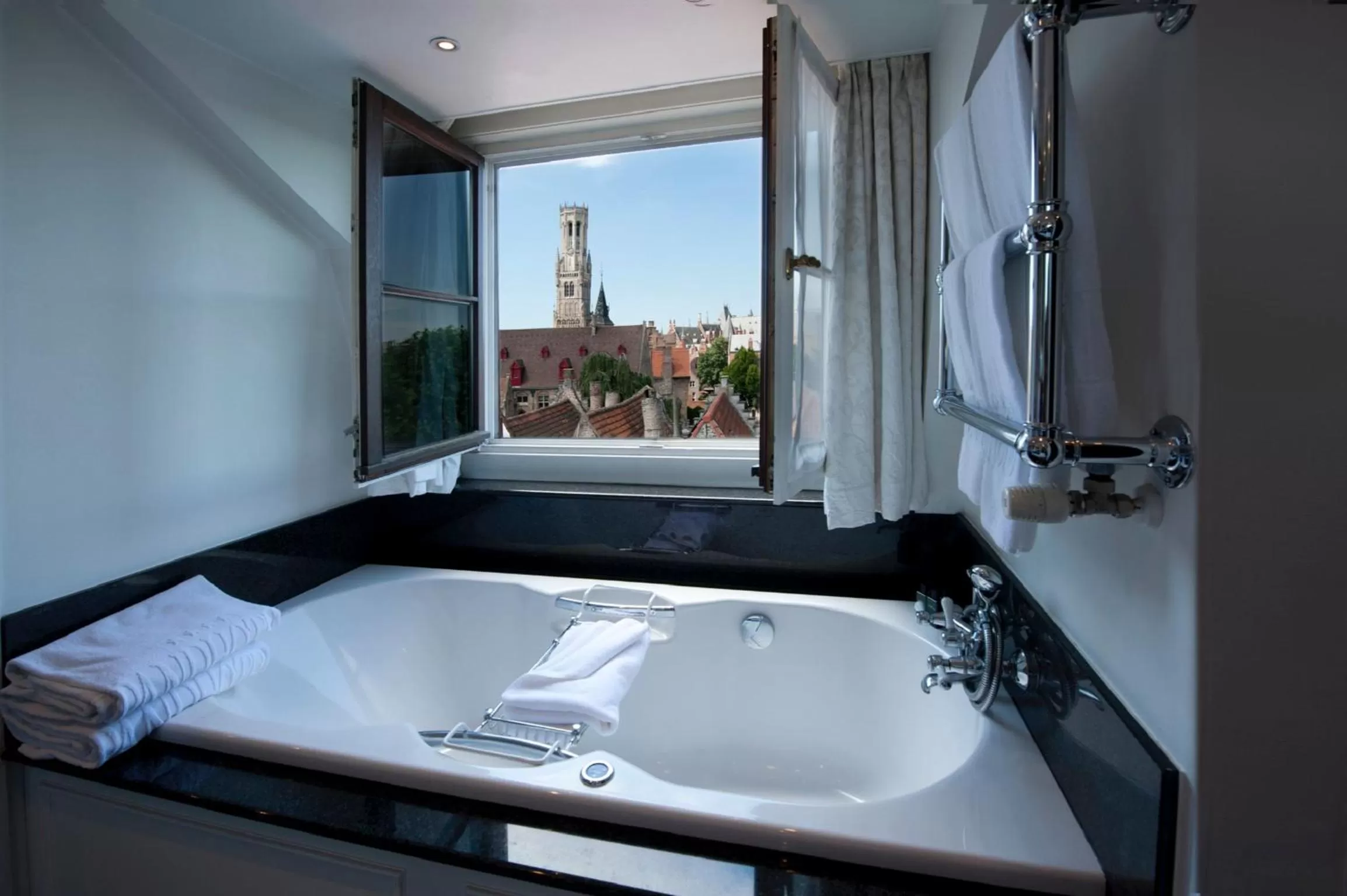 Bathroom, Bed in The Pand - Charming Boutique Hotel