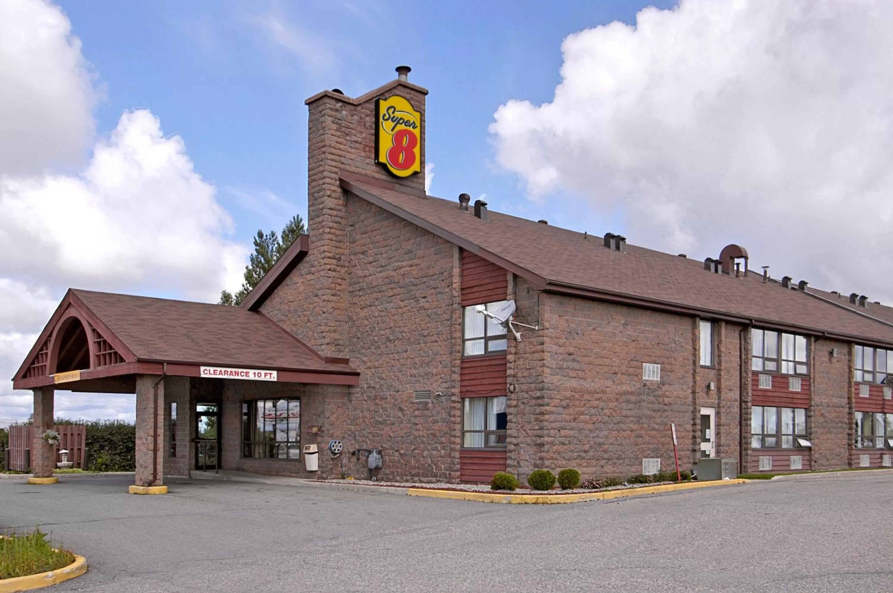 Property building in Super 8 by Wyndham Timmins ON
