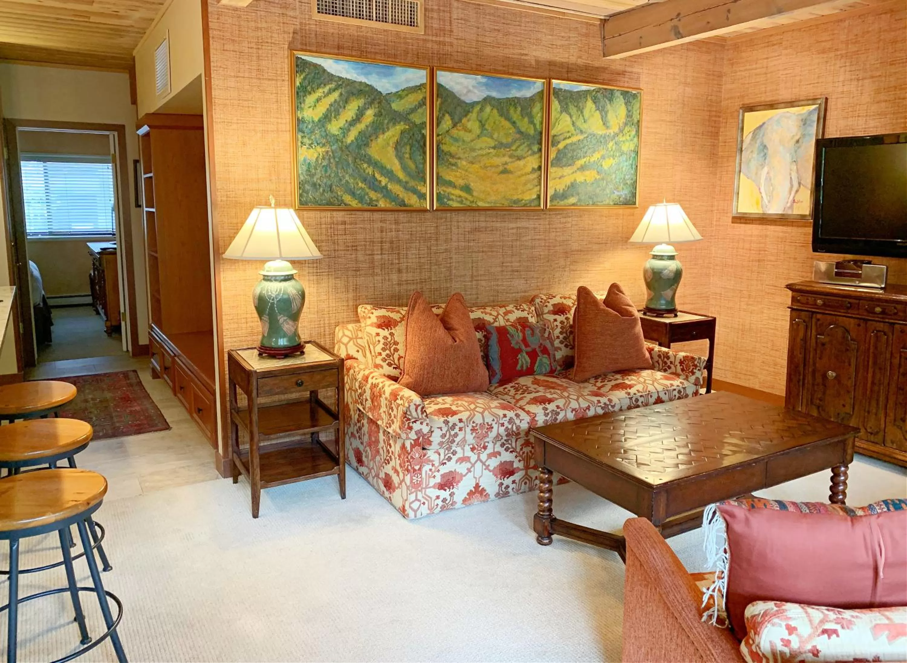 Seating area in Aspen Square Condominium Hotel