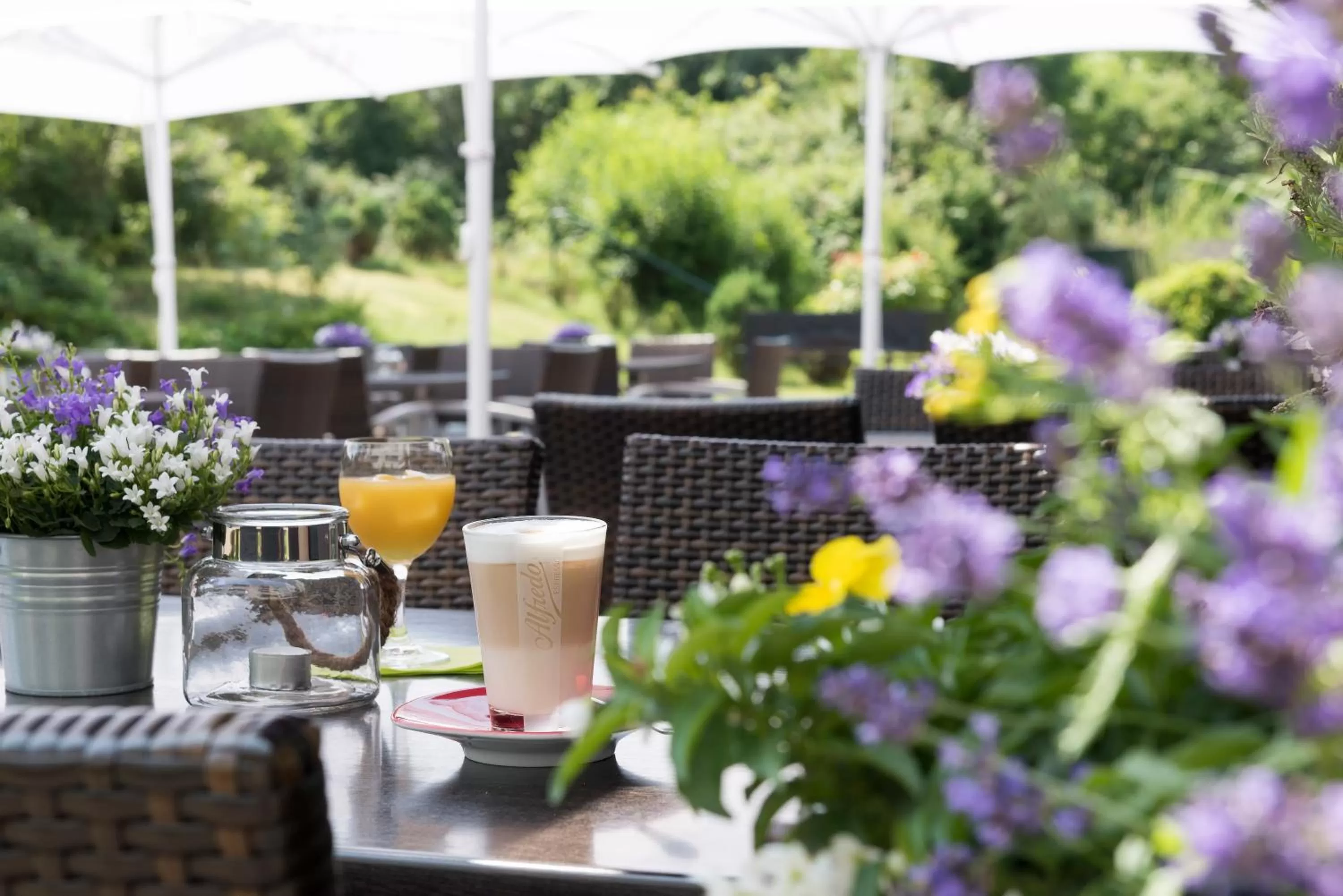 Balcony/Terrace, Restaurant/Places to Eat in Mercure Düsseldorf Airport