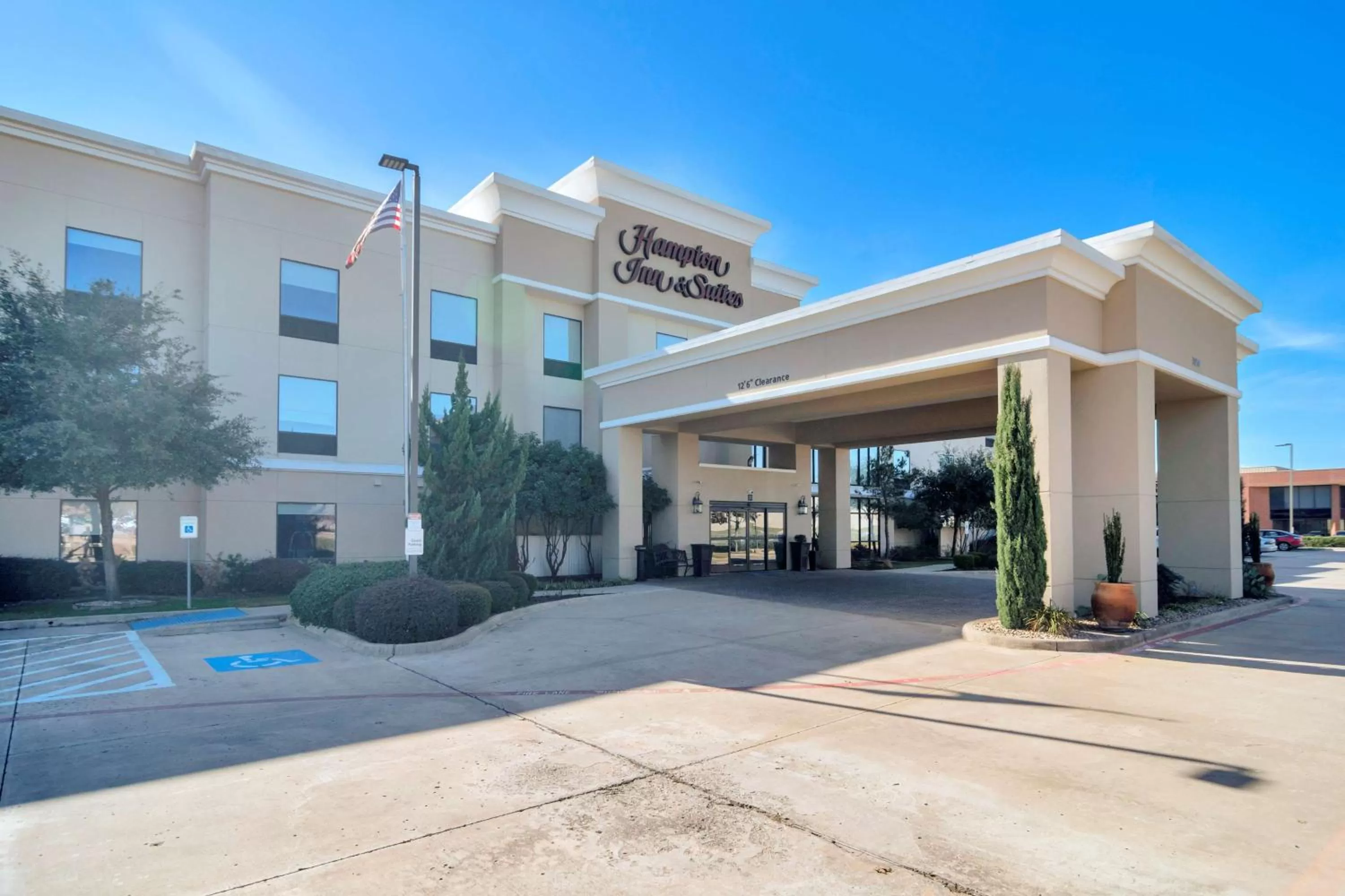 Property building in Hampton Inn & Suites Fort Worth-Fossil Creek