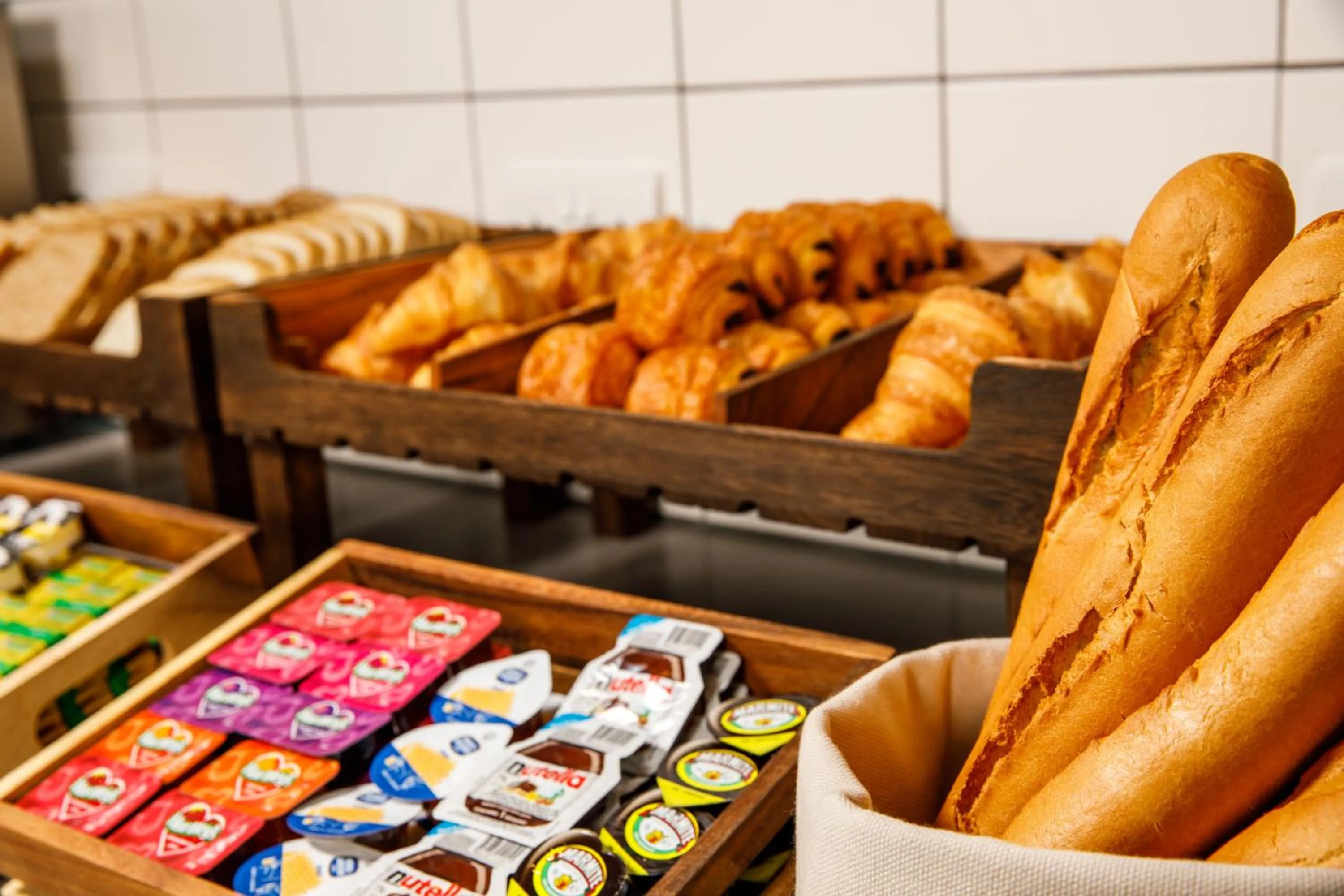 Breakfast in Aparthotel Adagio London Sutton Point