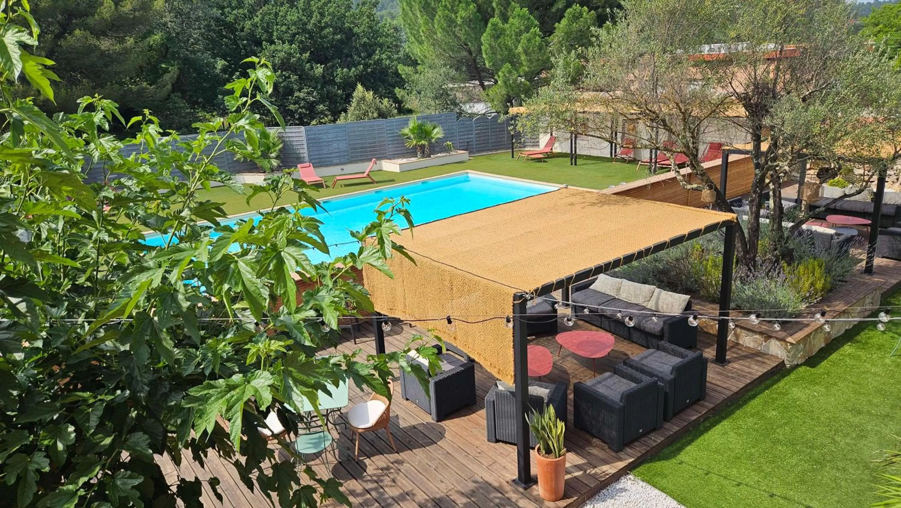 Property building in Best Western Terre de Provence