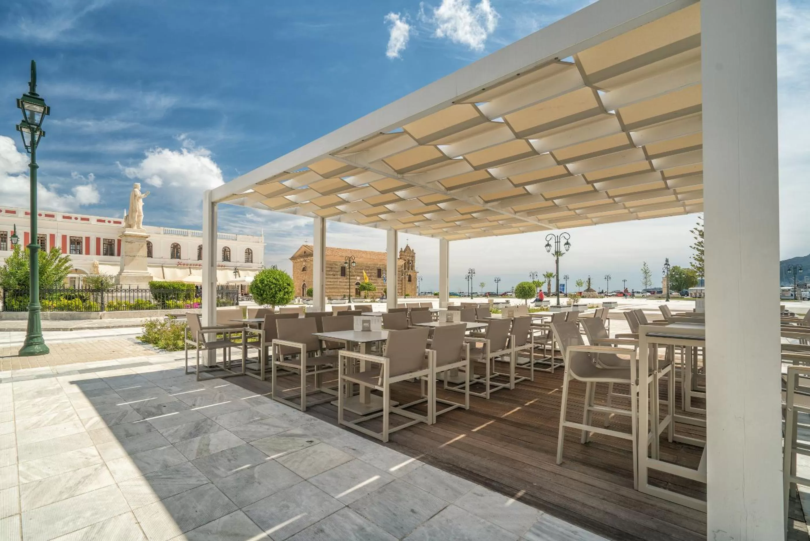 Restaurant/places to eat in Phoenix Hotel