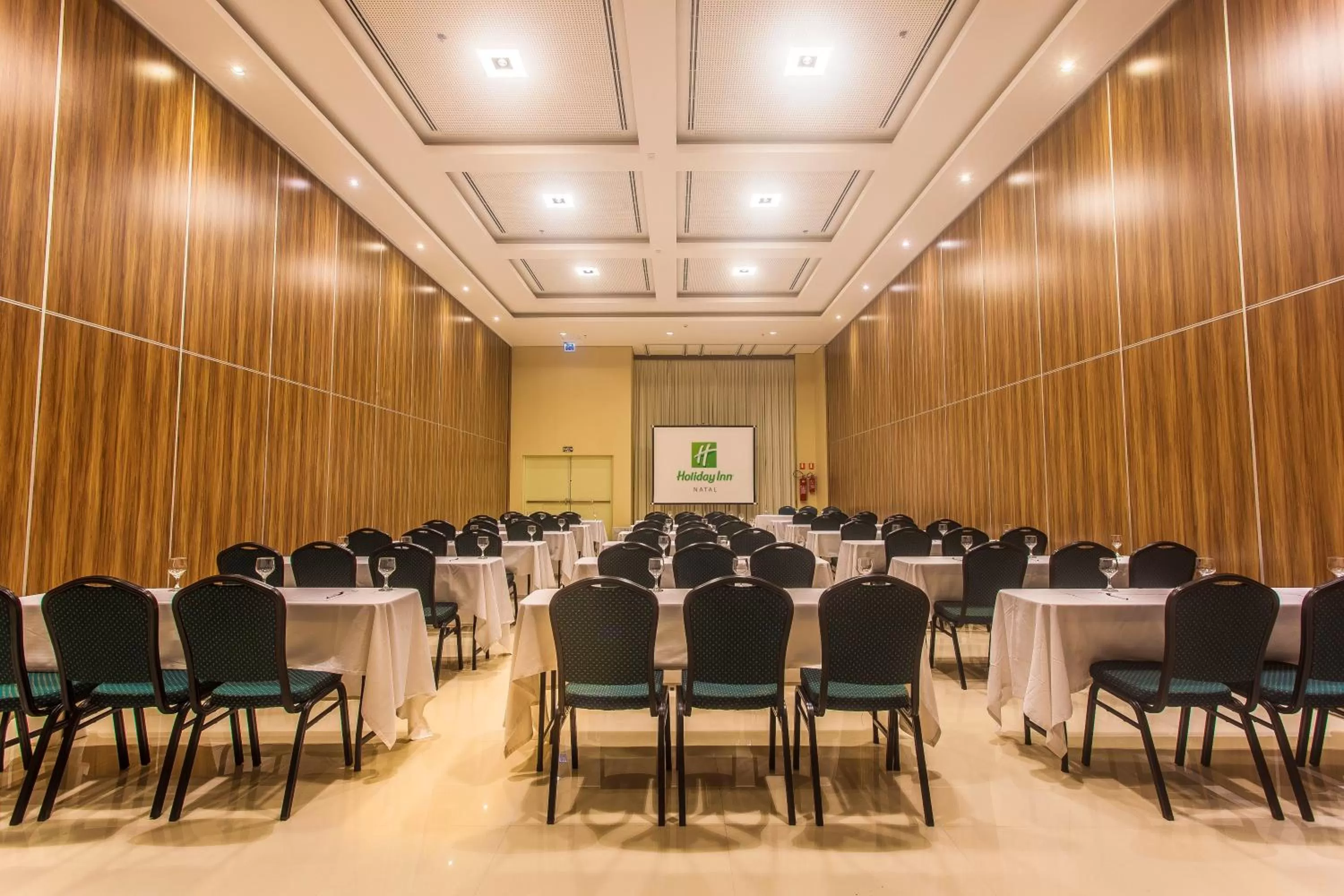 Meeting/conference room in Holiday Inn Natal, an IHG Hotel
