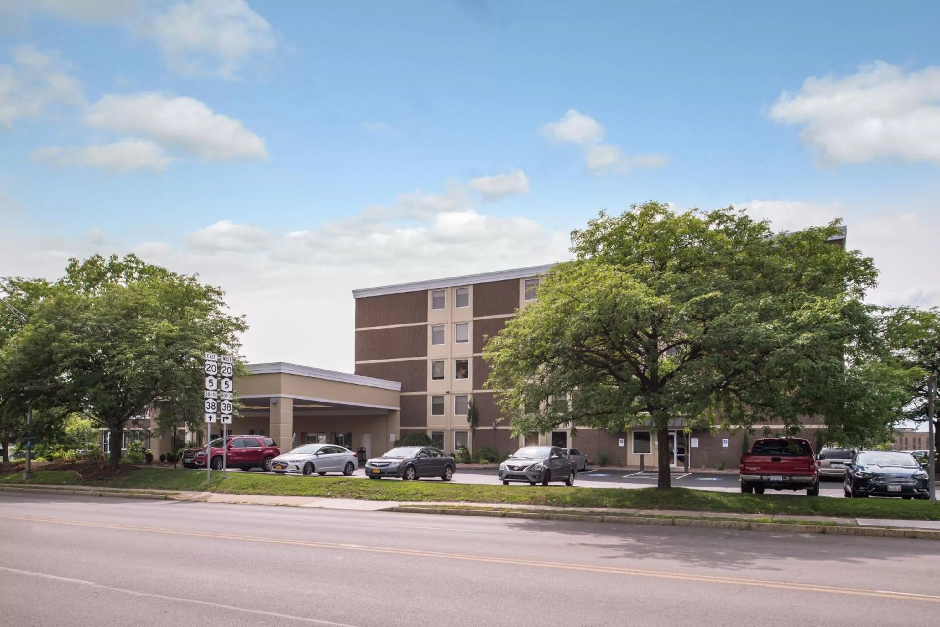 Property building in Holiday Inn Auburn-Finger Lakes Region by IHG