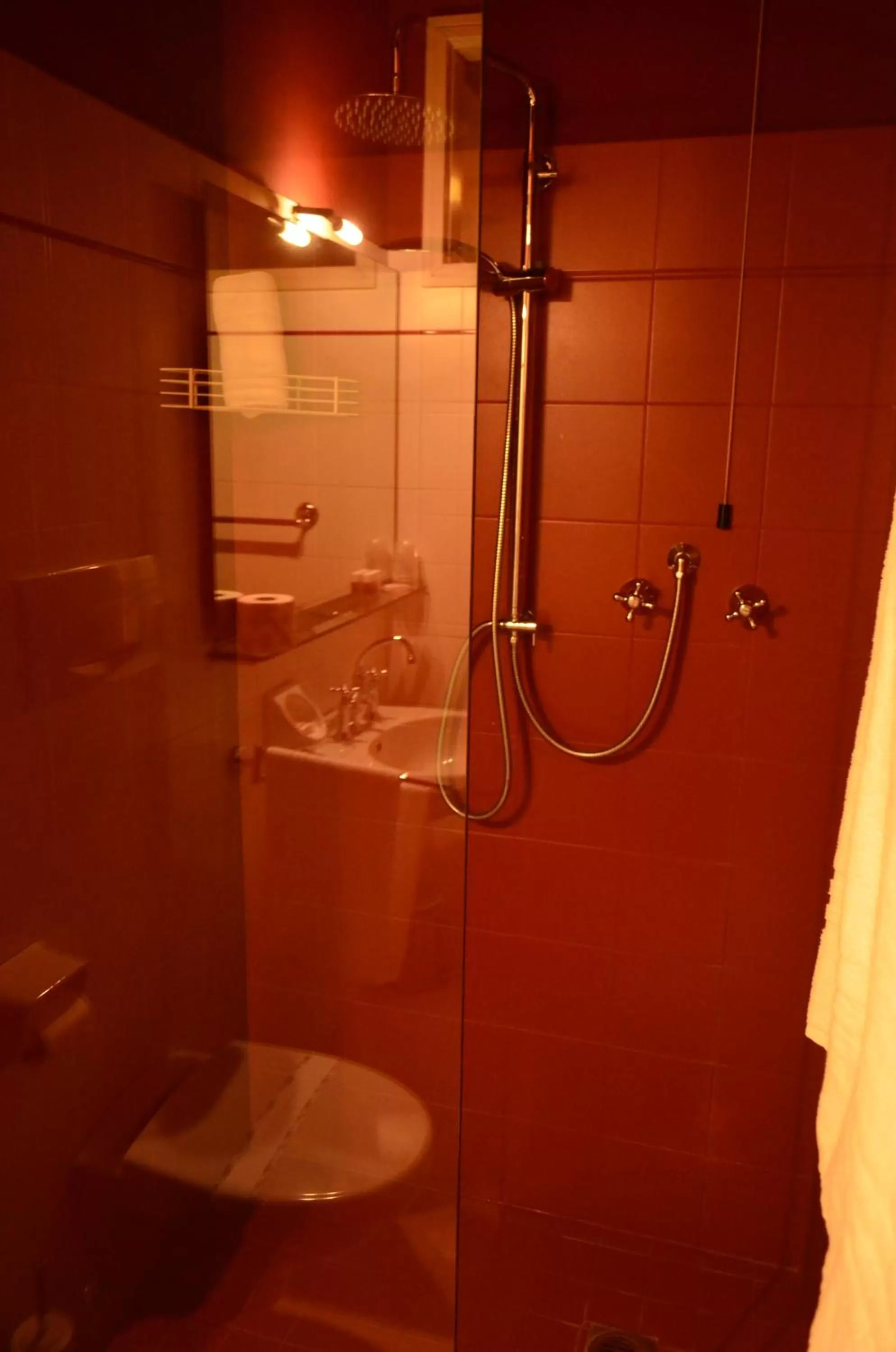 Shower in M14 Hotel & Spa