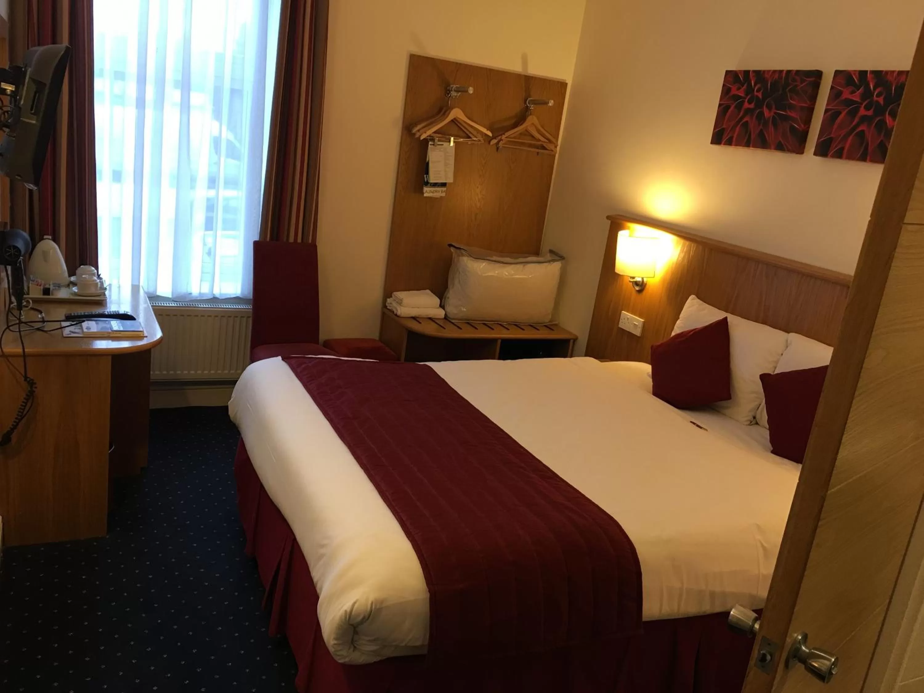 Bed in Best Western London Highbury
