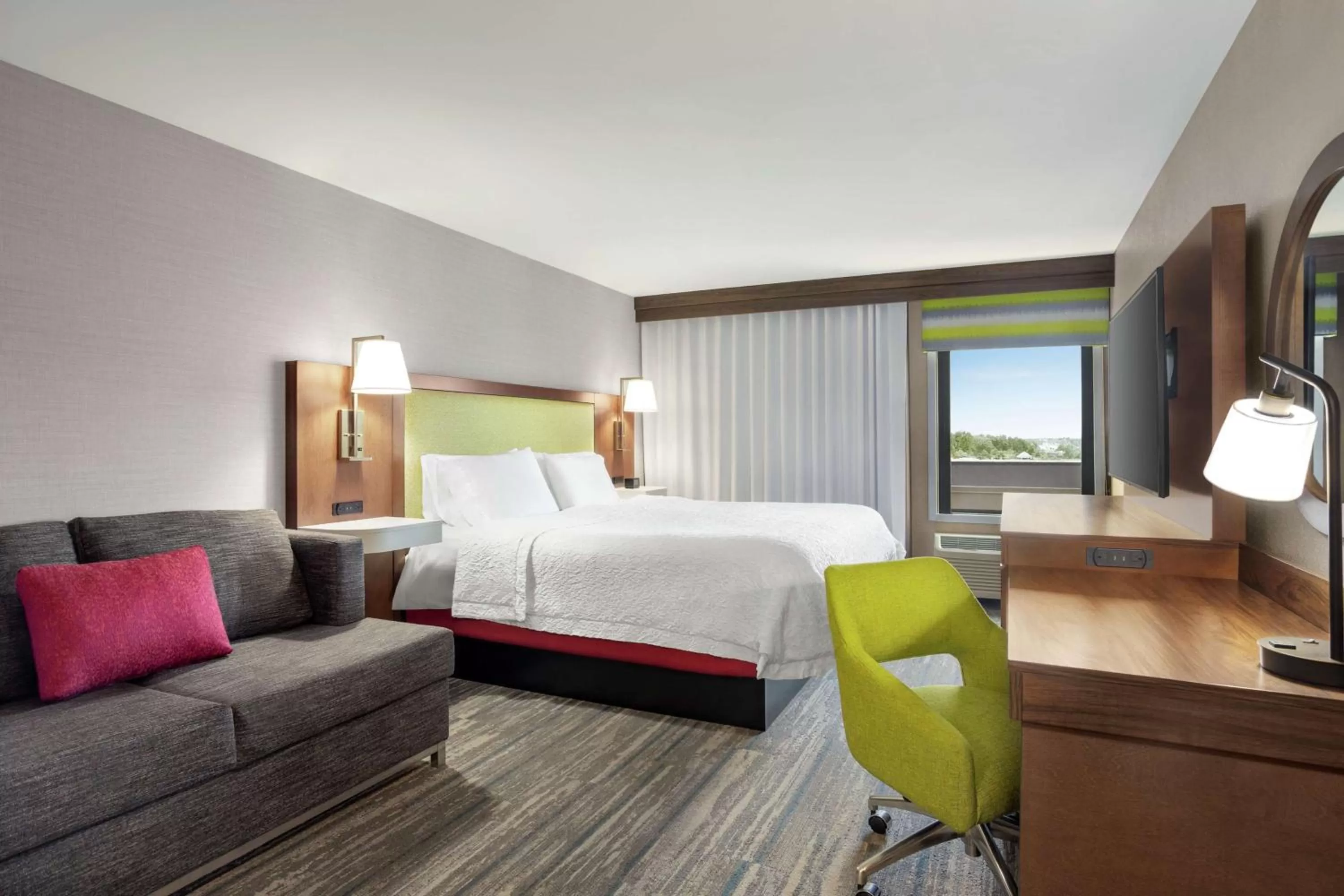 Bedroom, Bed in Hampton Inn Milwaukee Brookfield