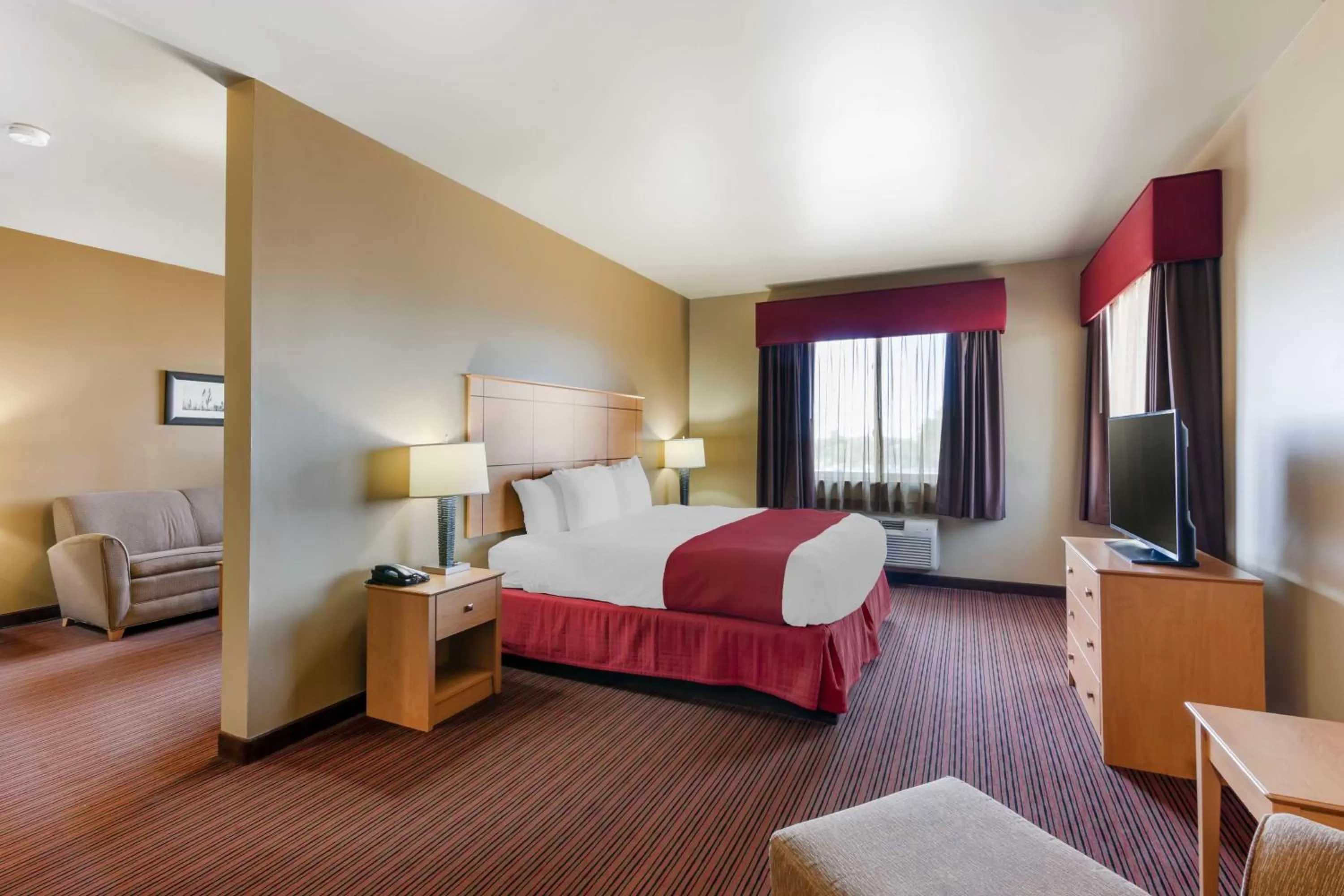 Bedroom, Bed in Best Western Golden Prairie Inn and Suites