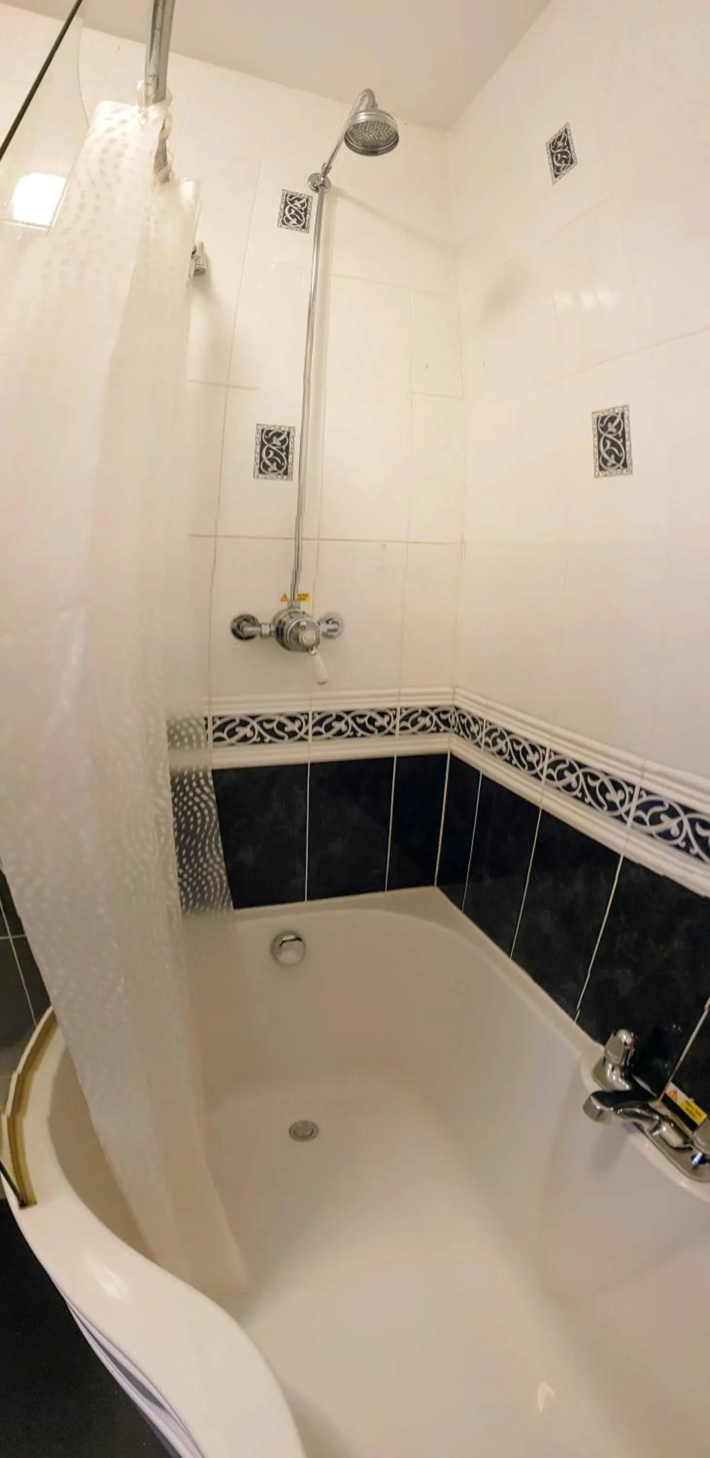 Bathroom in Station House, Dartmoor and Coast located, Village centre Hotel