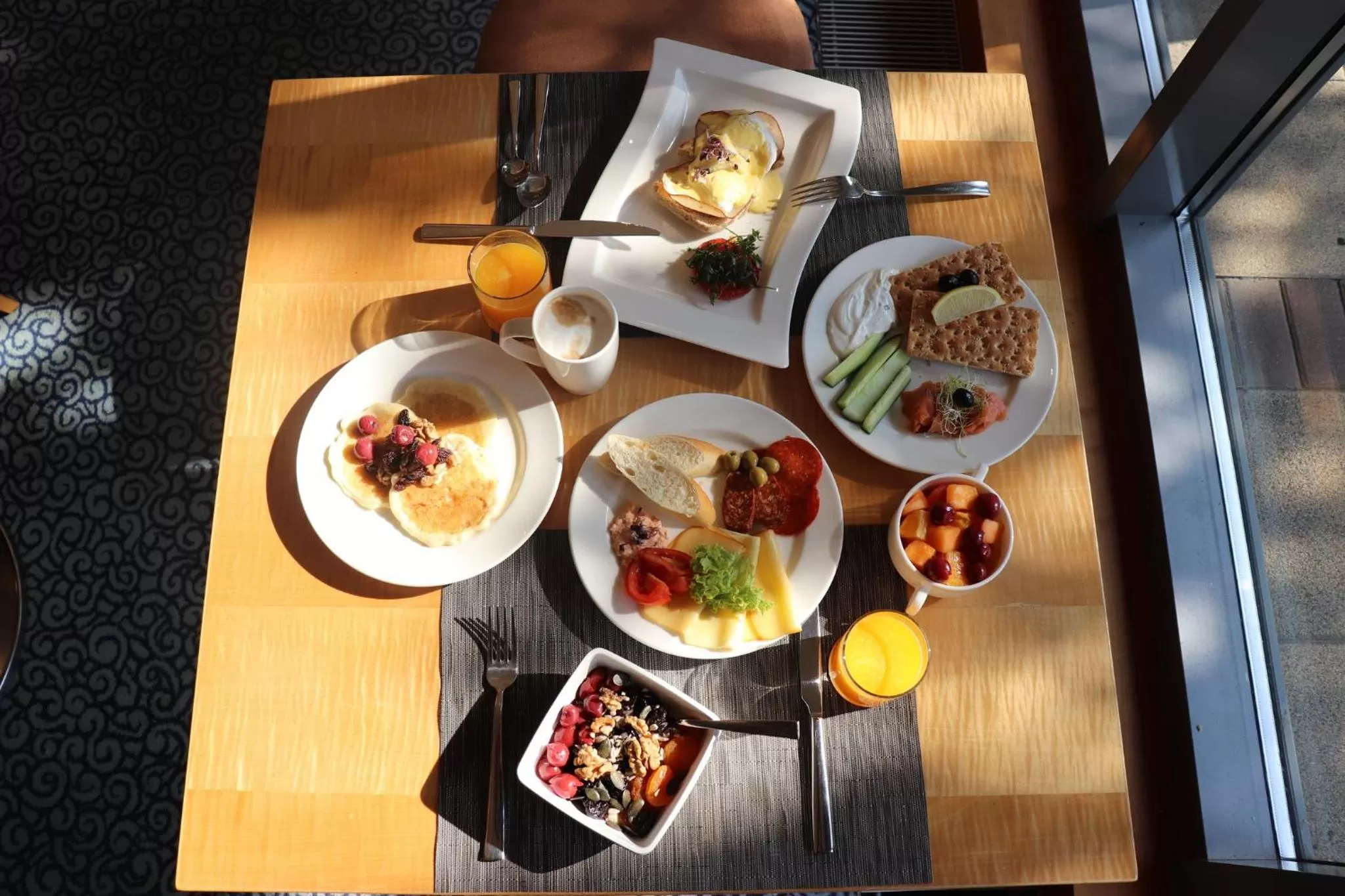 Restaurant/places to eat in Crowne Plaza Budapest by IHG