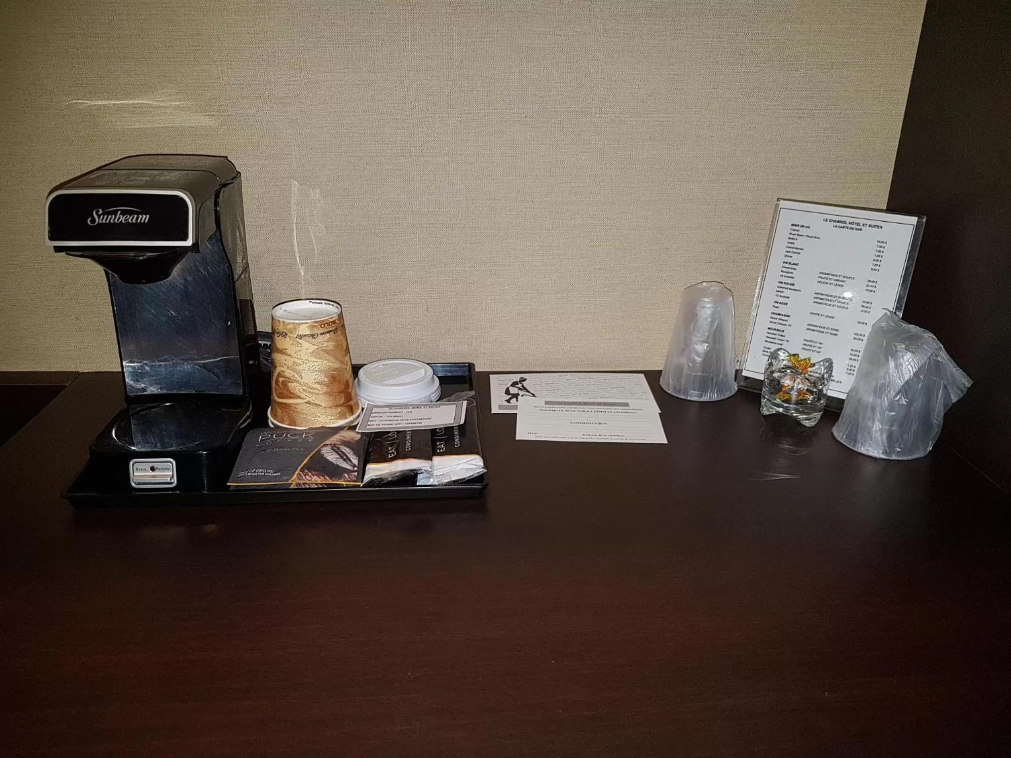 Coffee/tea facilities in Le Chabrol Hotel & Suites