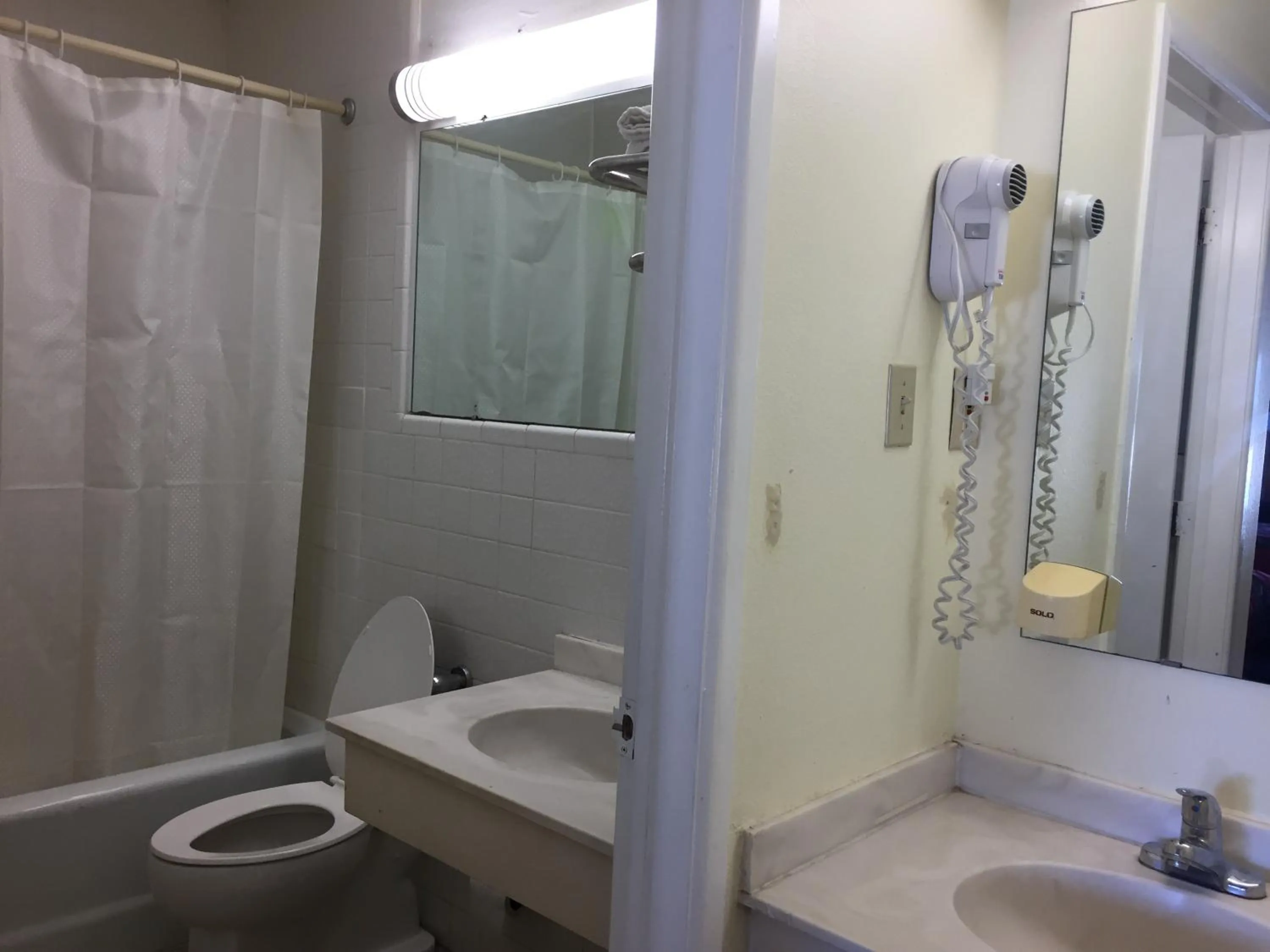 Bathroom in Royal Inn Abilene