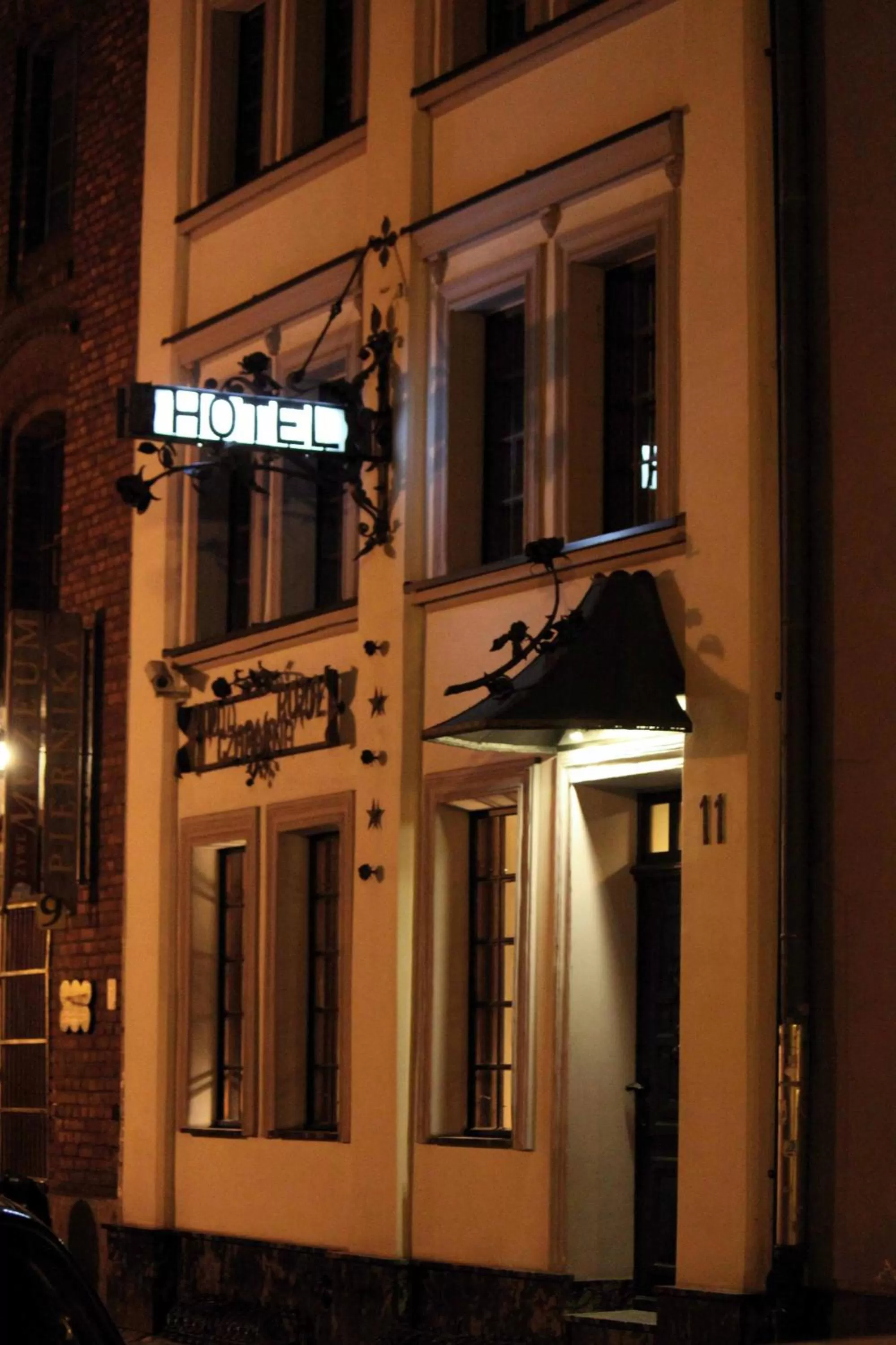 Facade/entrance in Hotel Czarna Róża