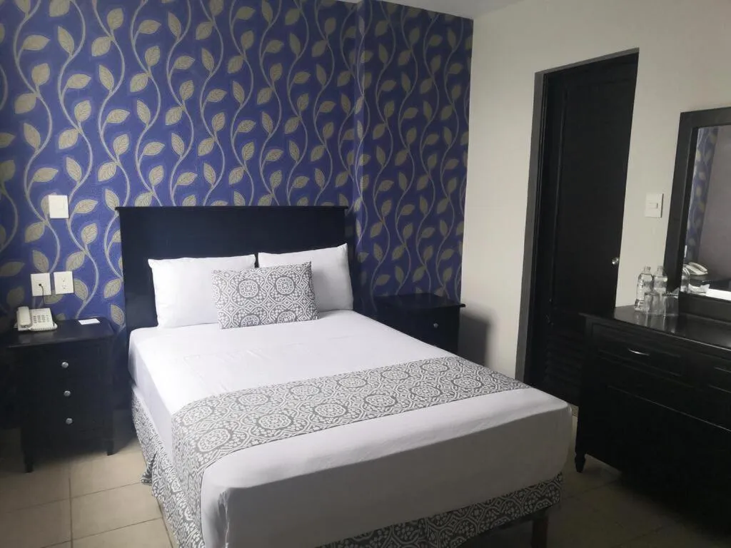 Standard Queen Room in Hotel Costa Verde