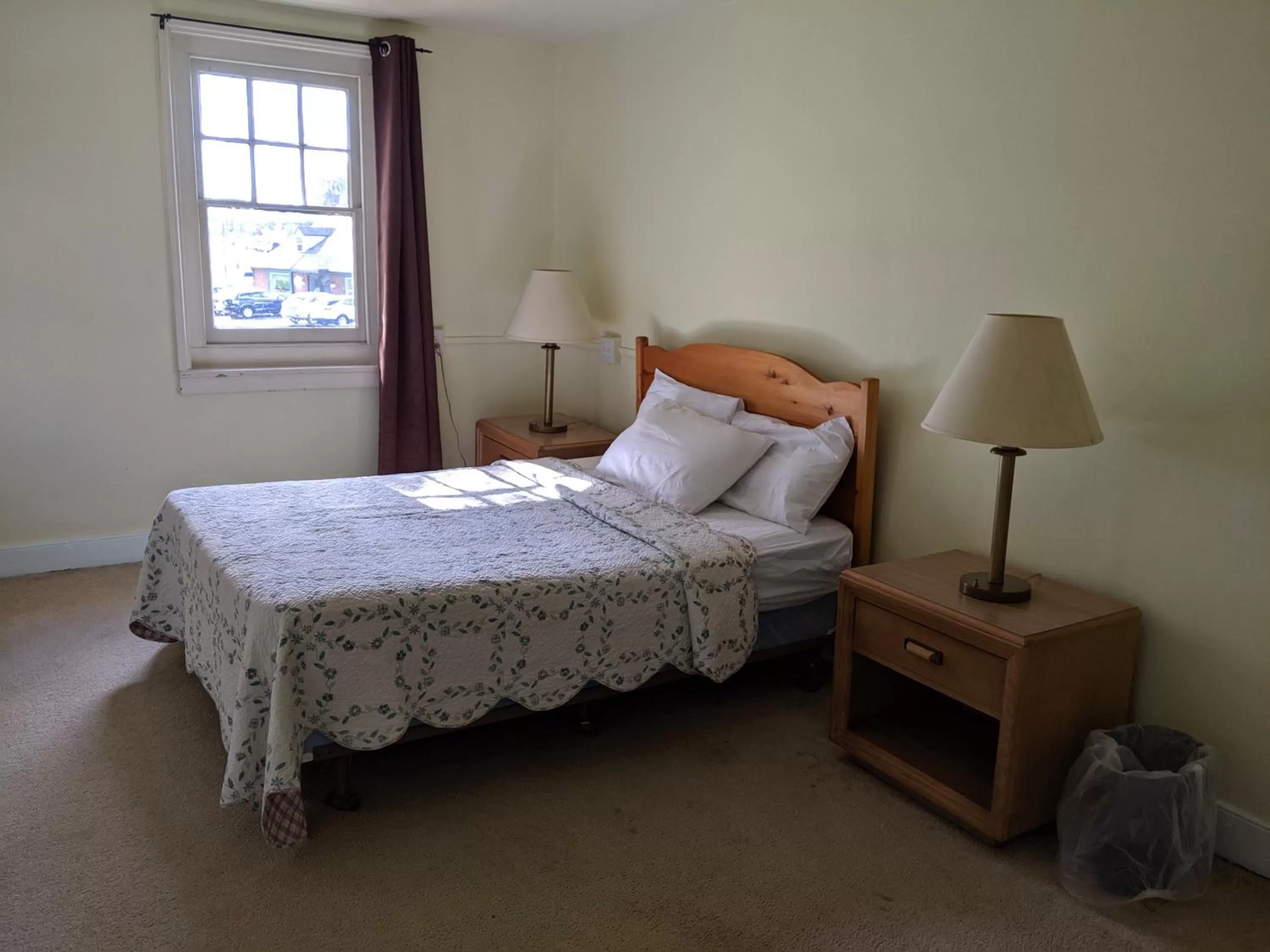 Bedroom, Bed in Spruce Lane Lodge and Cottages