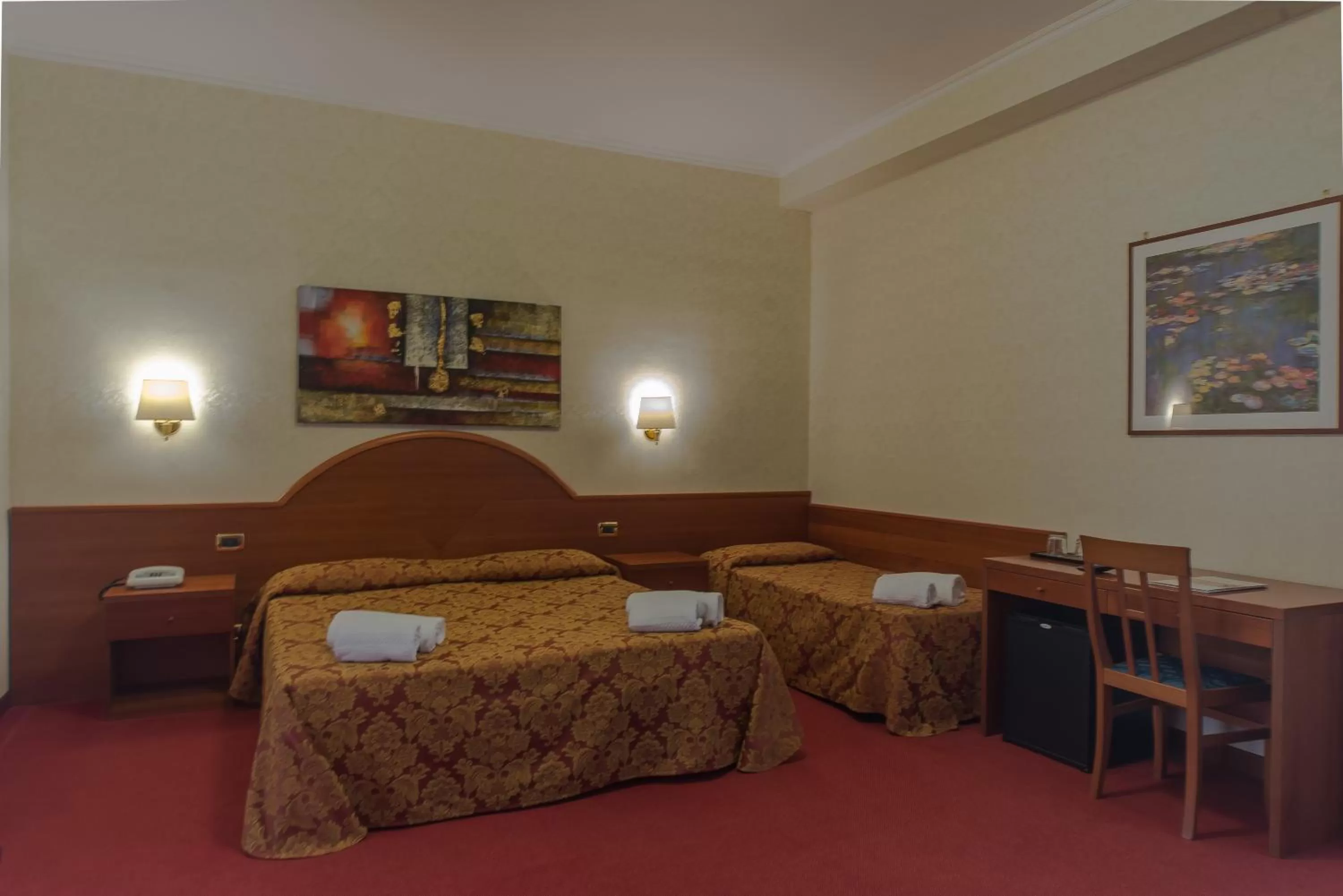 Photo of the whole room, Bed in Hotel Columbus sul Lago