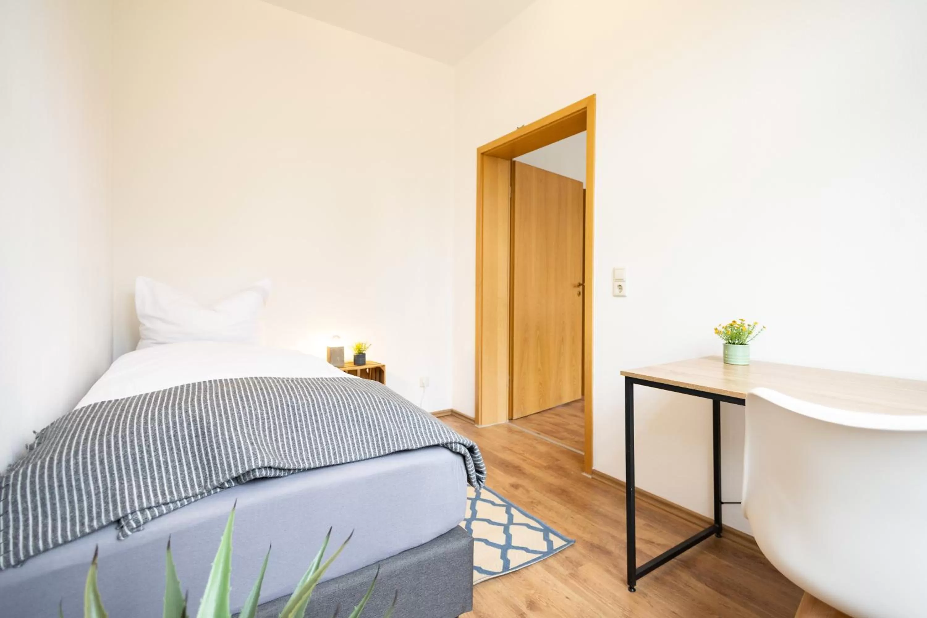 Bedroom, Bed in Apartments an der Oper - Innenstadt - Zentral - Küche - Wifi - Powered by Ko-Living