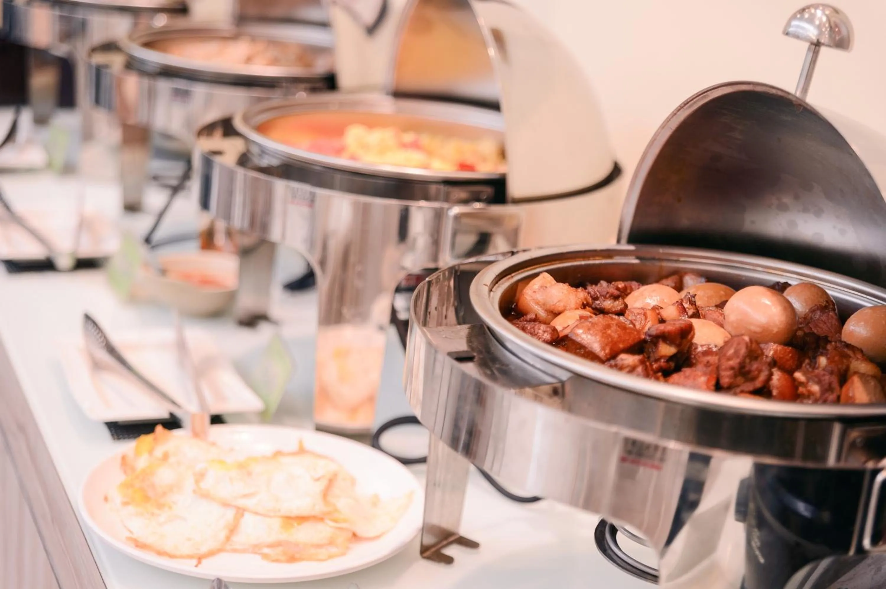 Restaurant/places to eat in Duke Business Hotel