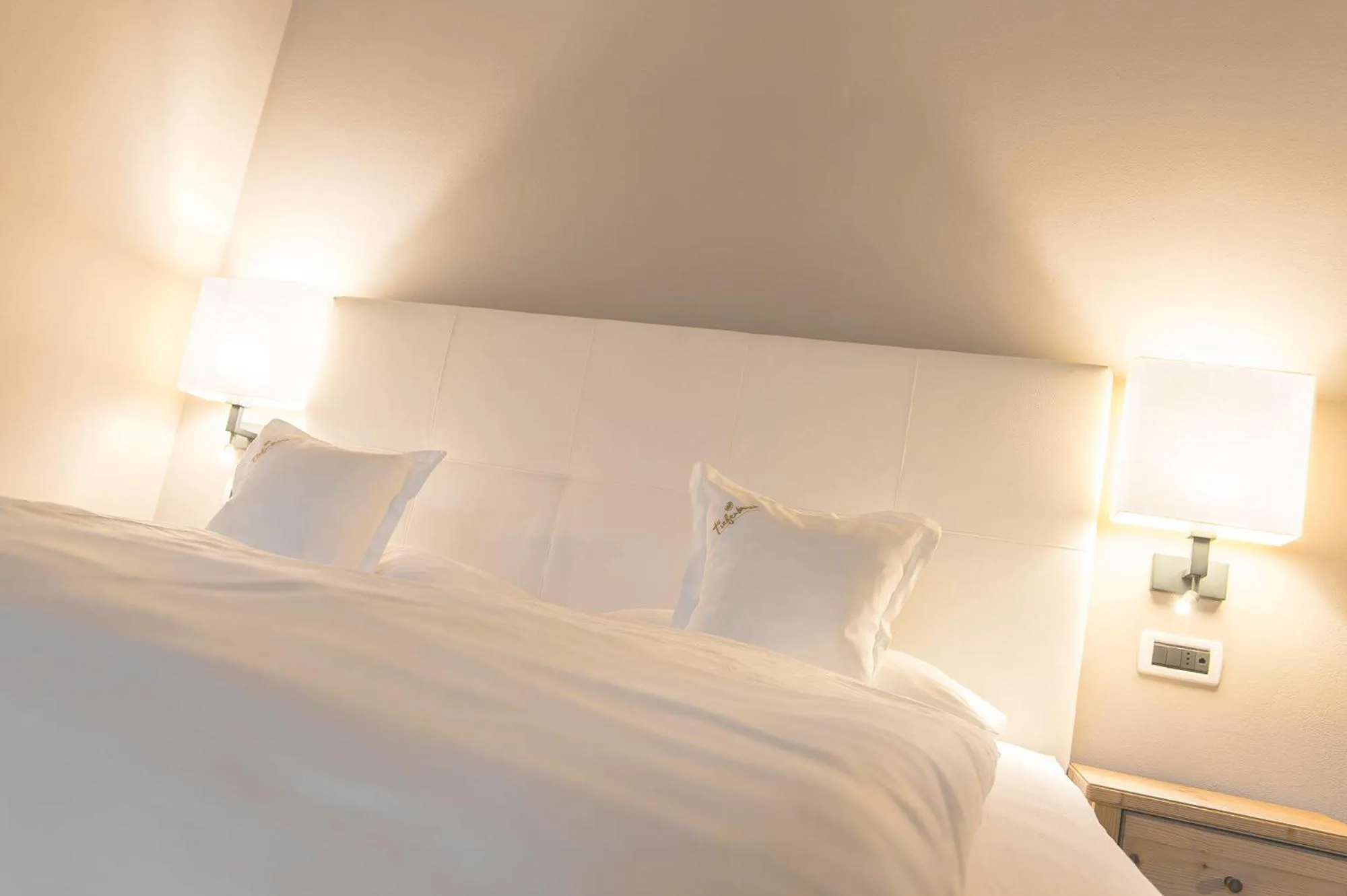 Bed in Hotel Tiefenbrunn Gardensuites & Breakfast