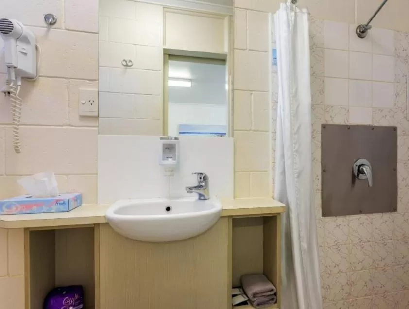 Shower in Top Spot Motel