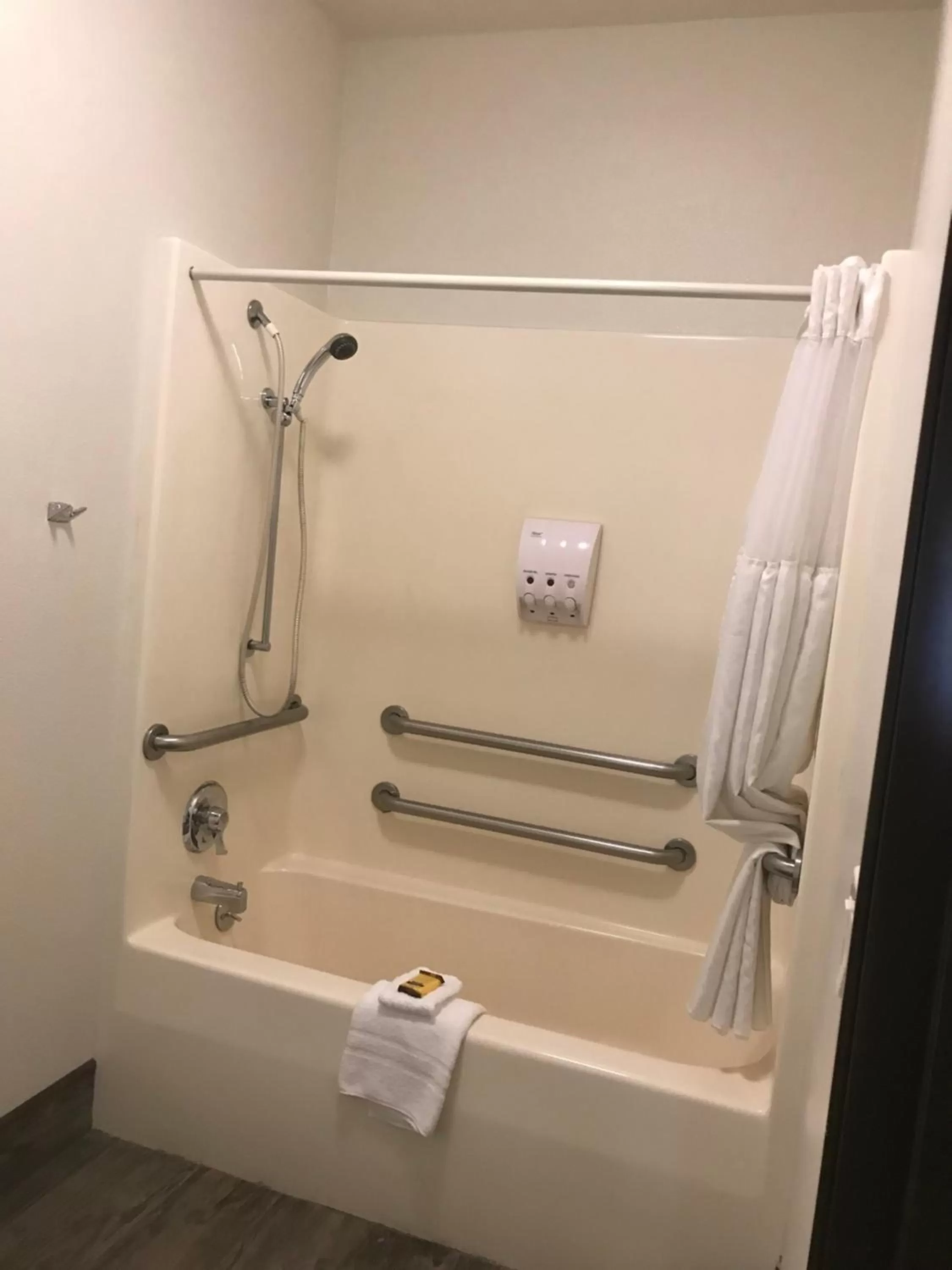 Shower in Best Western PLUS Walla Walla Suites Inn