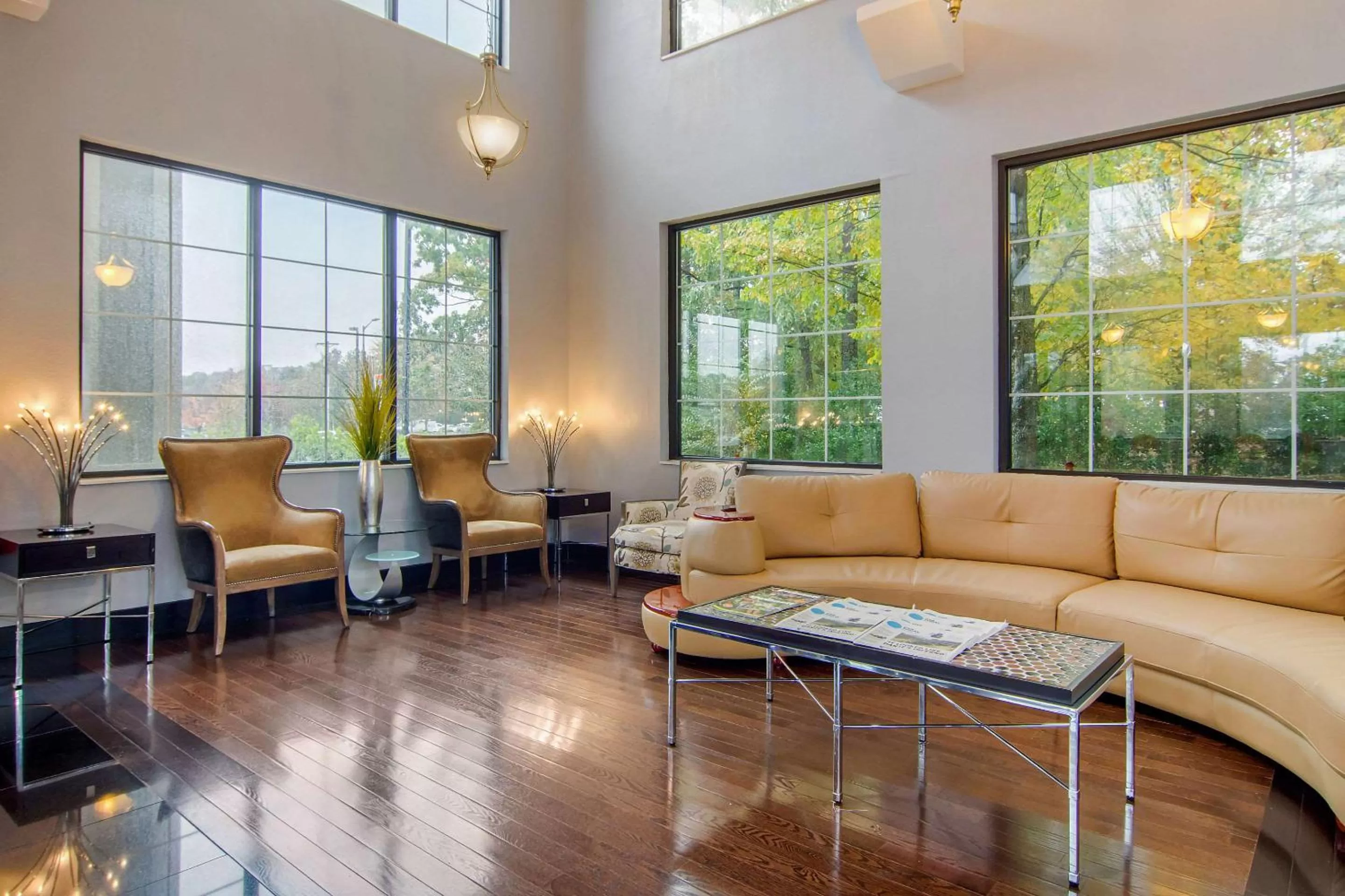 Lobby or reception in Clarion Suites Duluth I-85