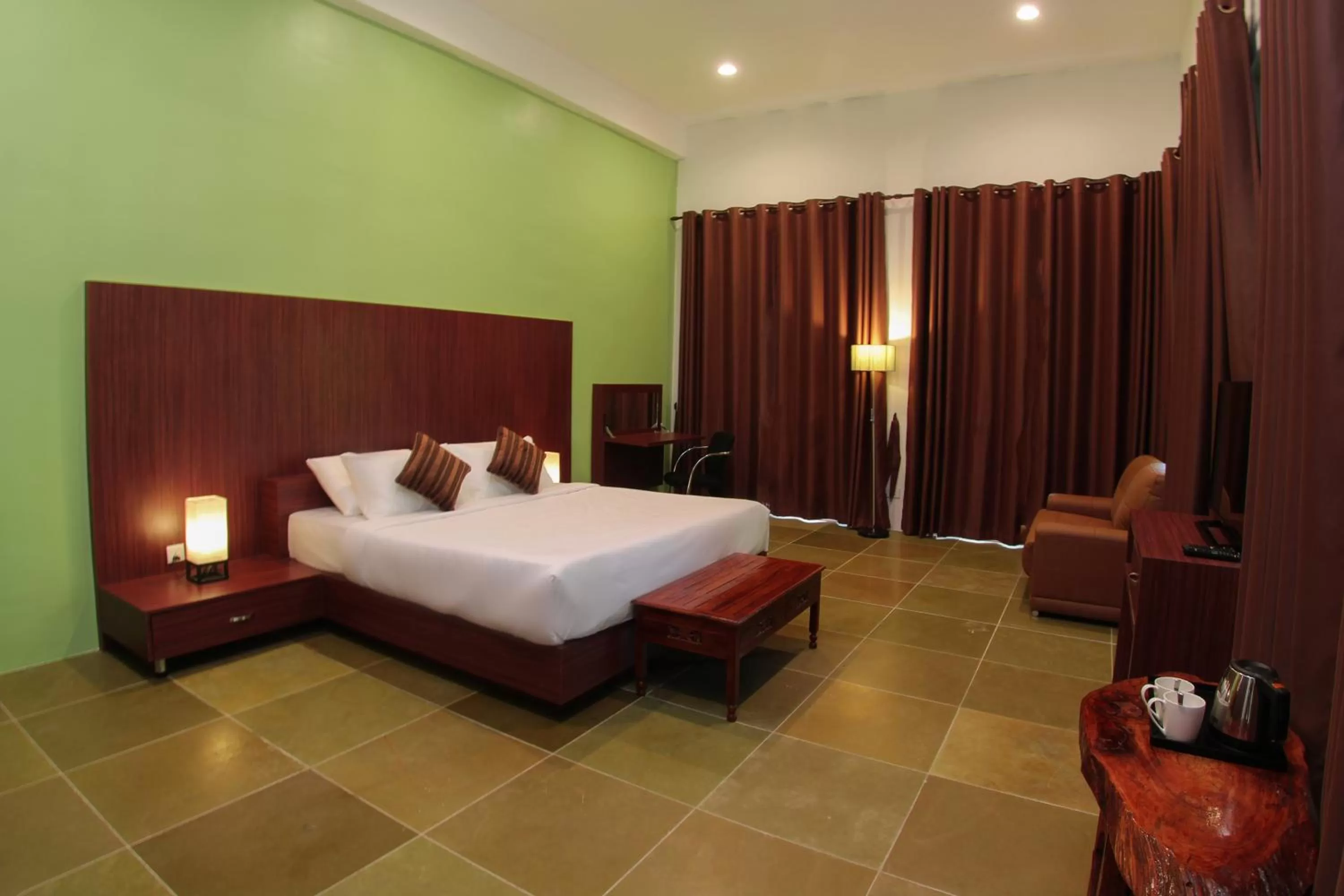 Photo of the whole room, Bed in Harmony Valley Retreat