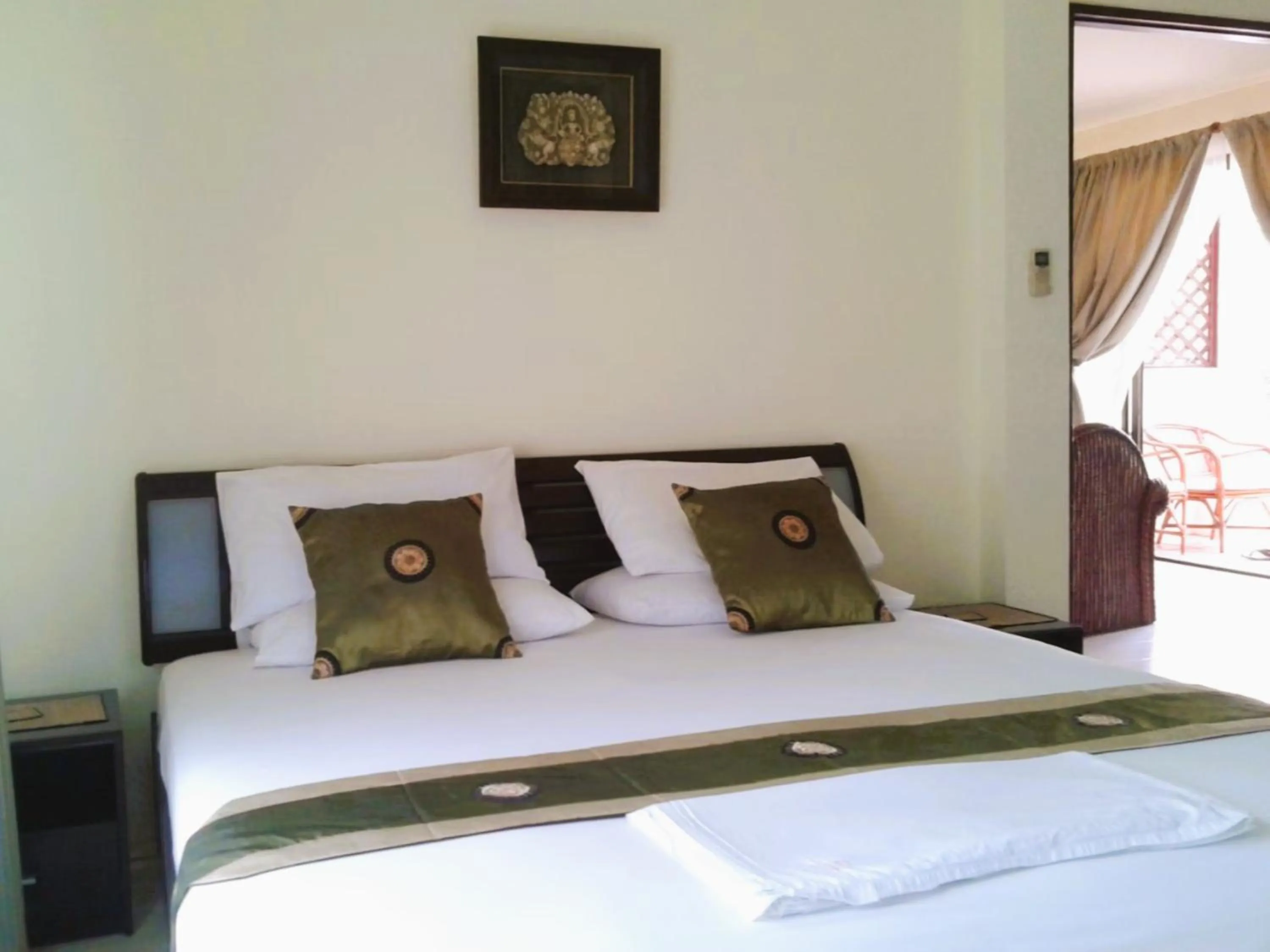 Bed in The Waterfront Hotel at Fisherman's Village