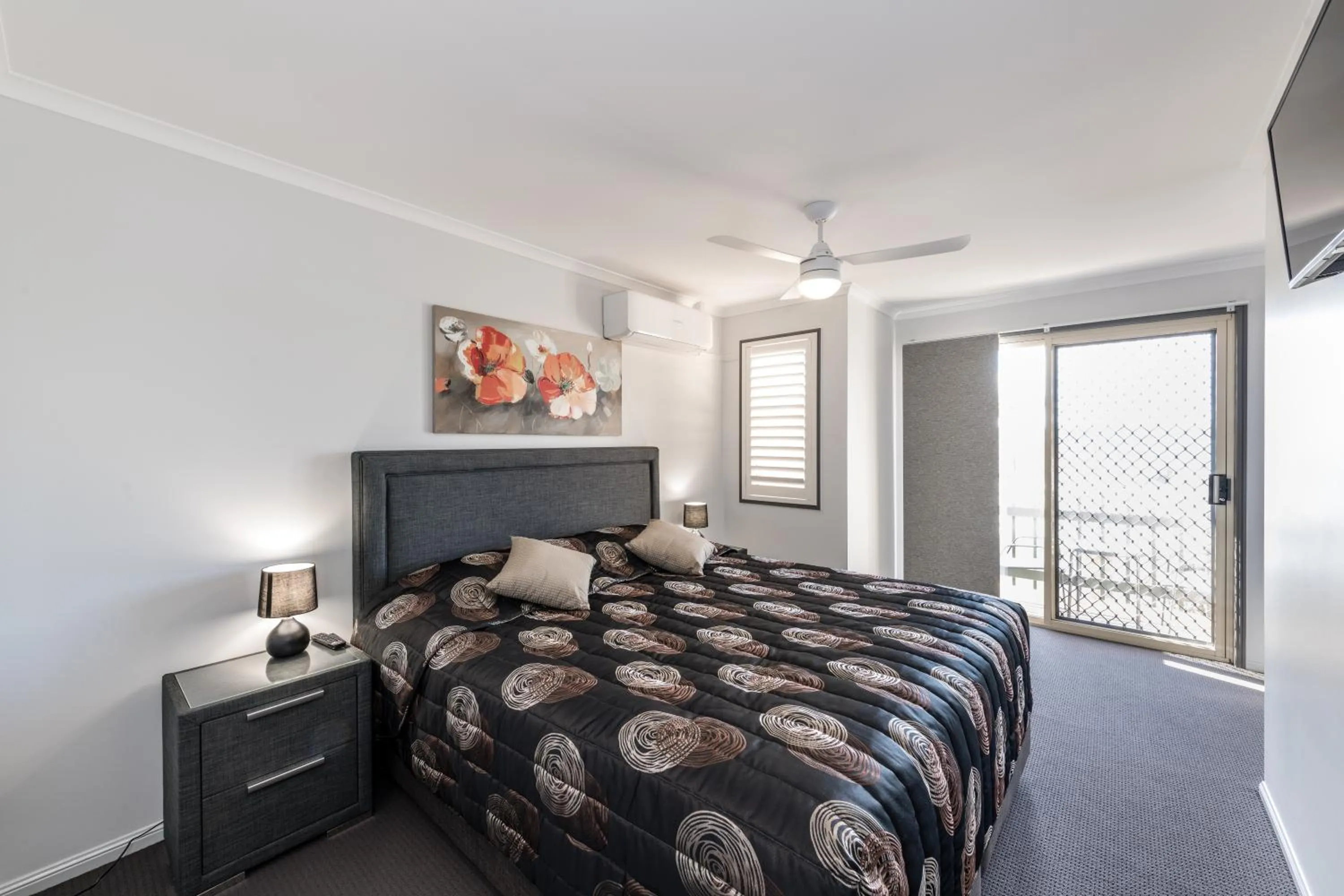 Three-Bedroom Apartment in Athena Motel Apartments