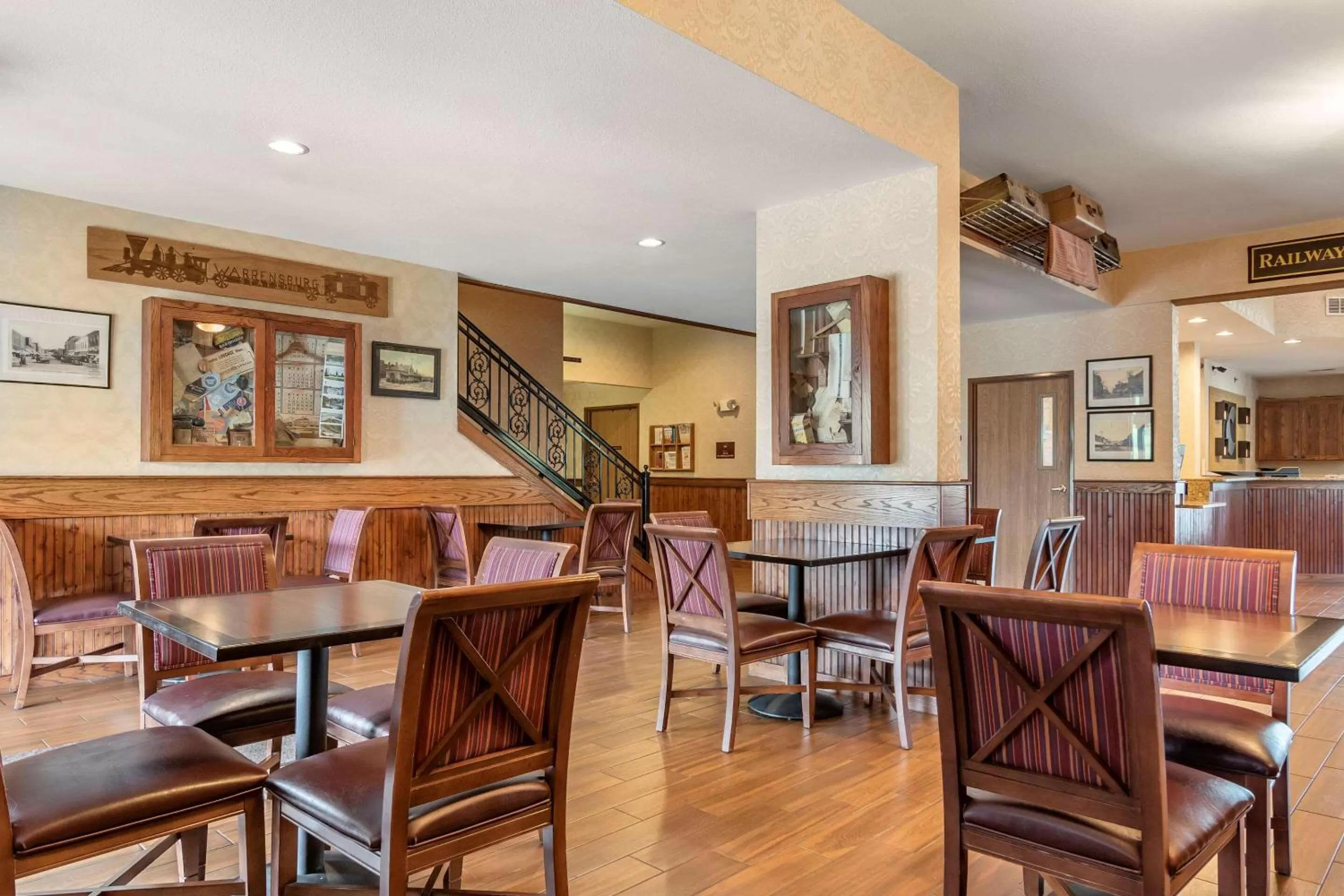 Restaurant/places to eat in Comfort Inn Warrensburg Station