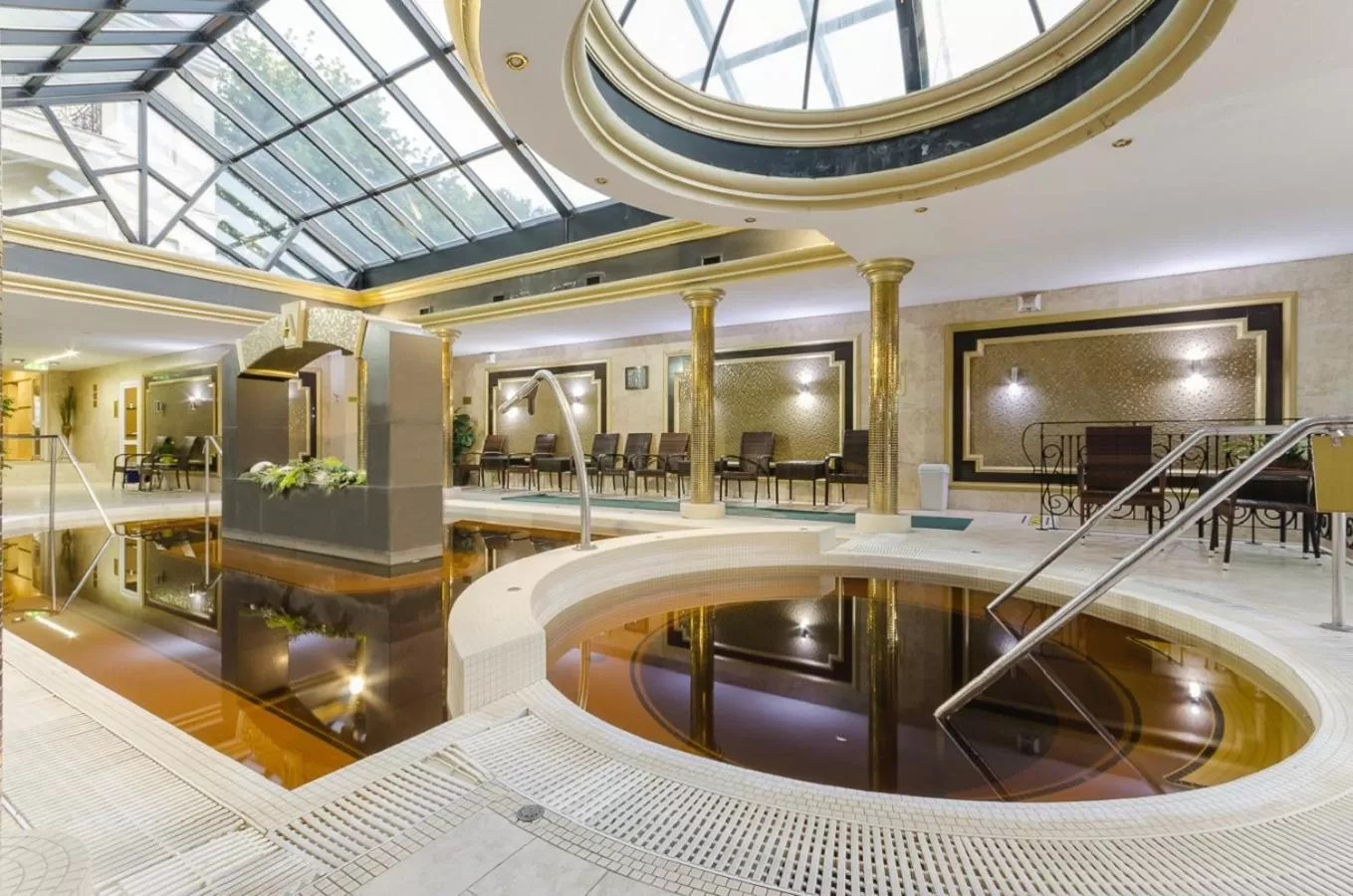 Swimming pool in Hotel Aurum