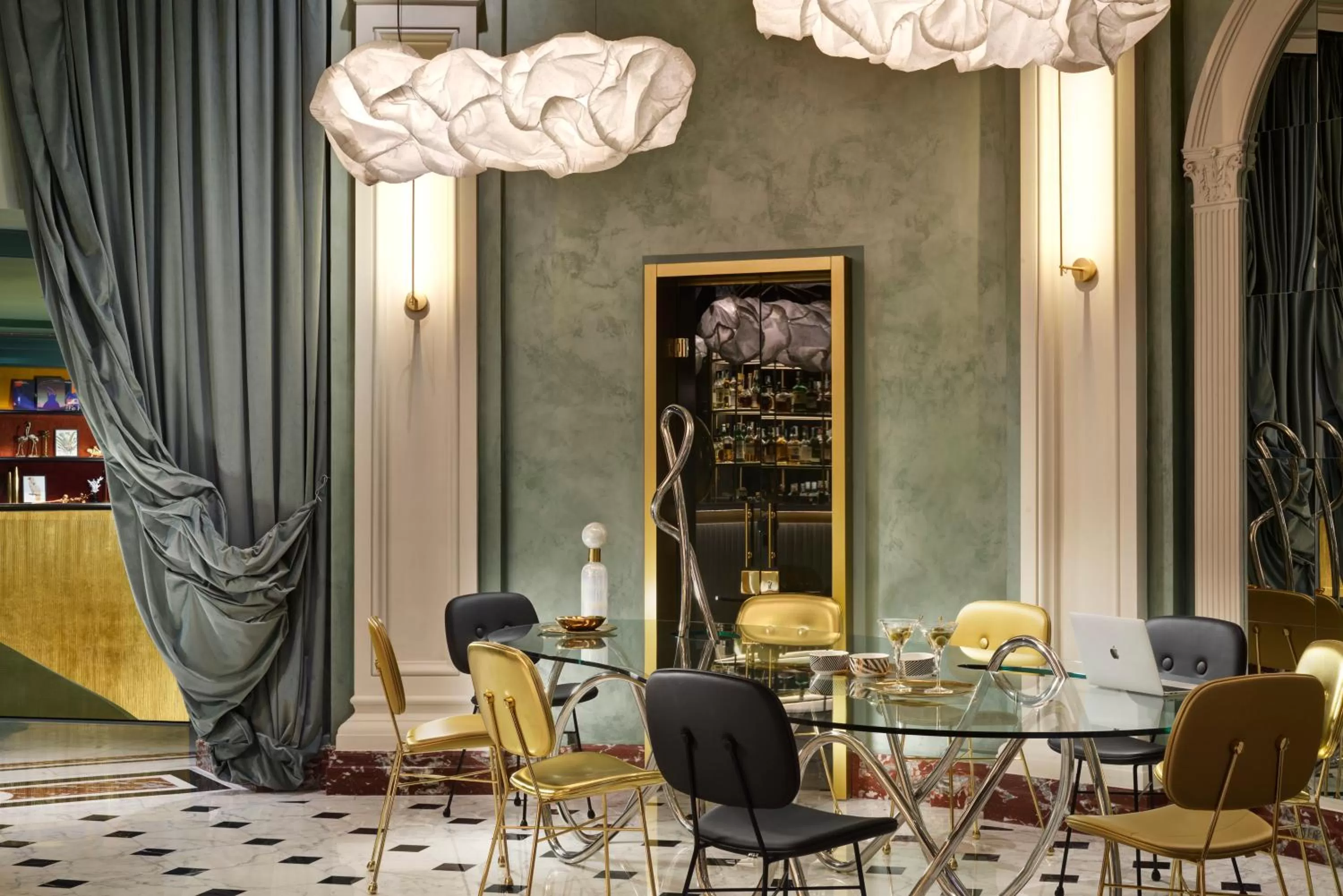 Lounge or bar in Leon's Place Hotel In Rome