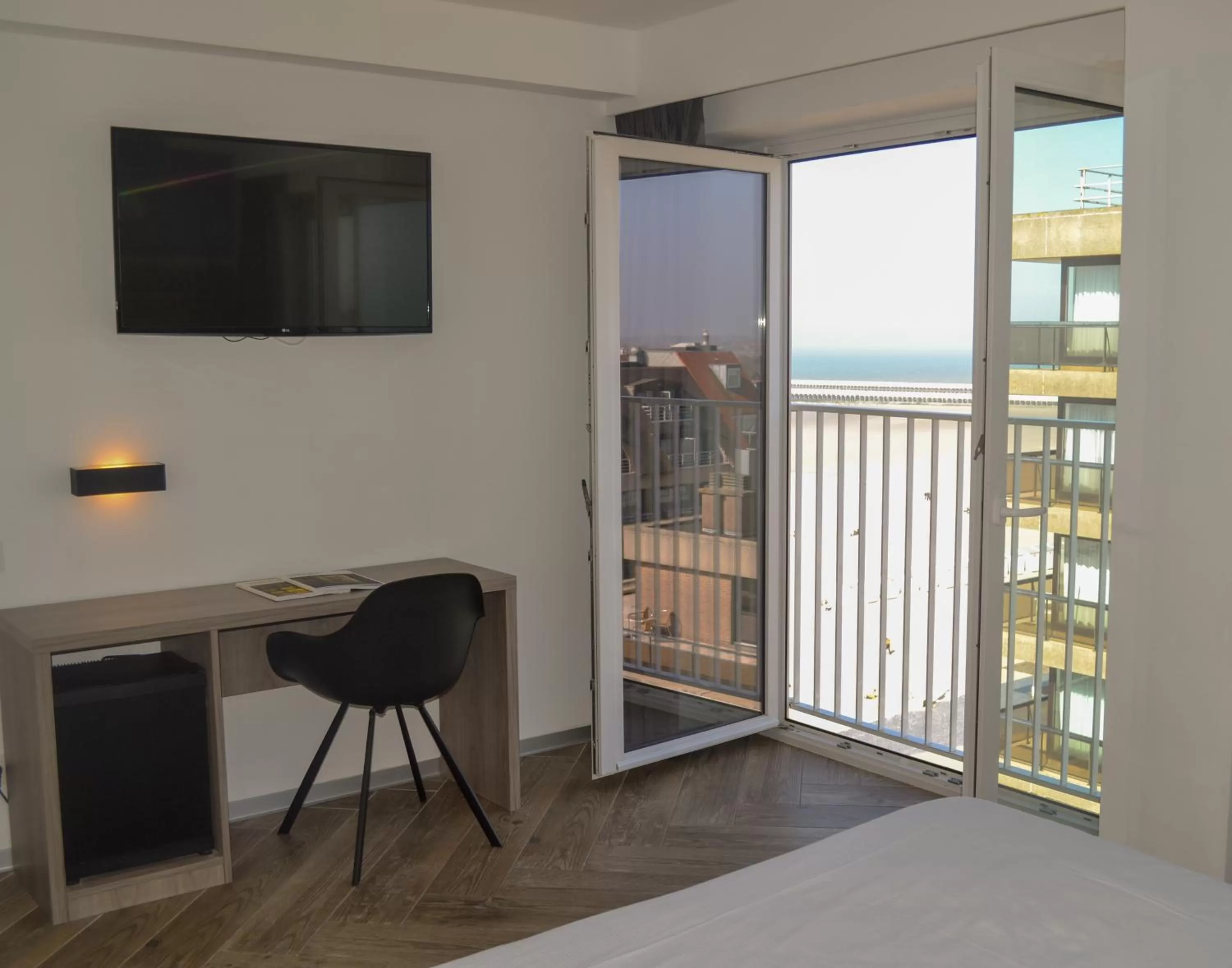 View (from property/room), Bed in Hotel Sandeshoved Zeedijk