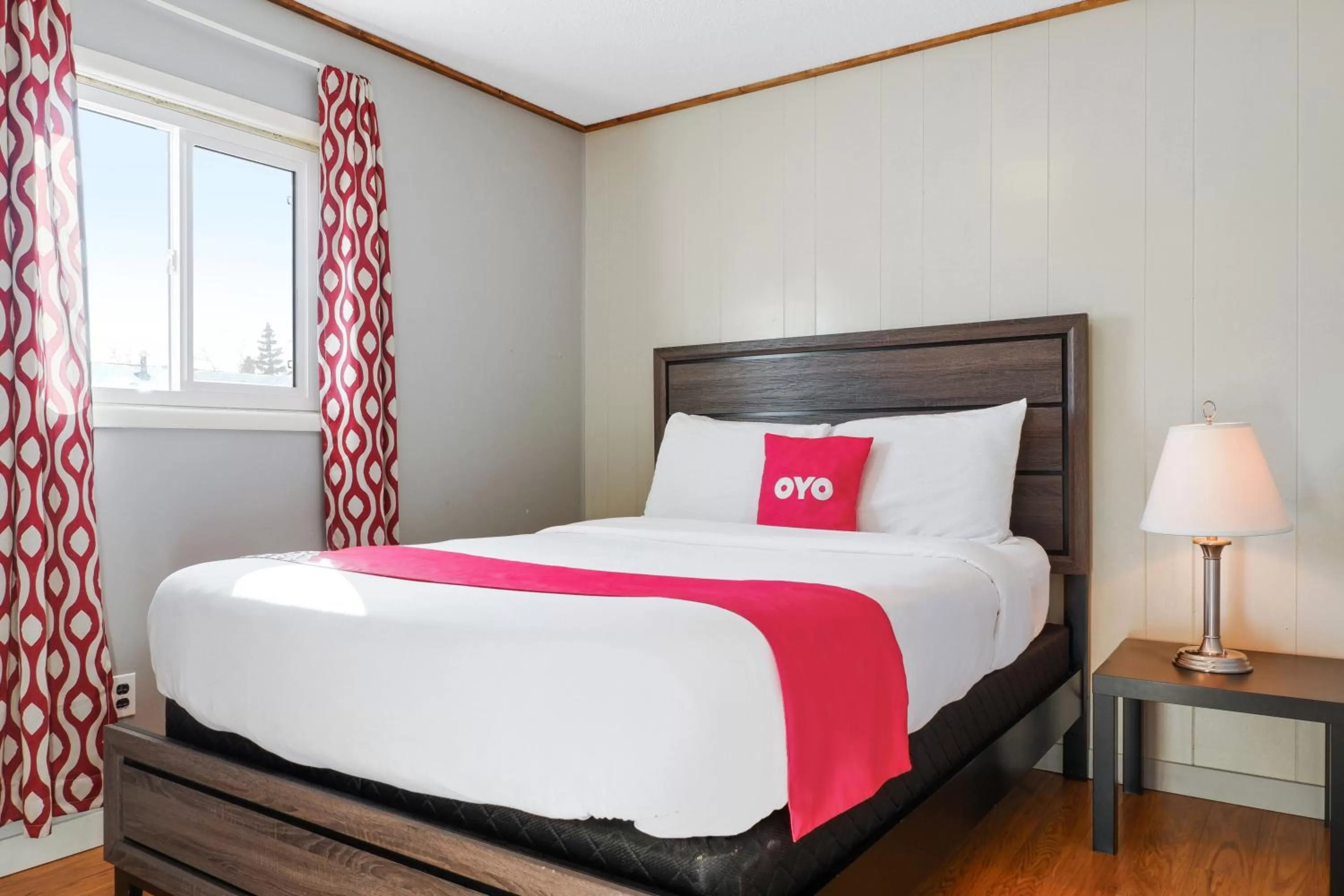 Bedroom, Bed in Hotel Bethel - Fort MacLeod, AB