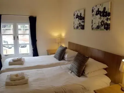 Twin Room with Shower in The George Twin Room with Shower in The George