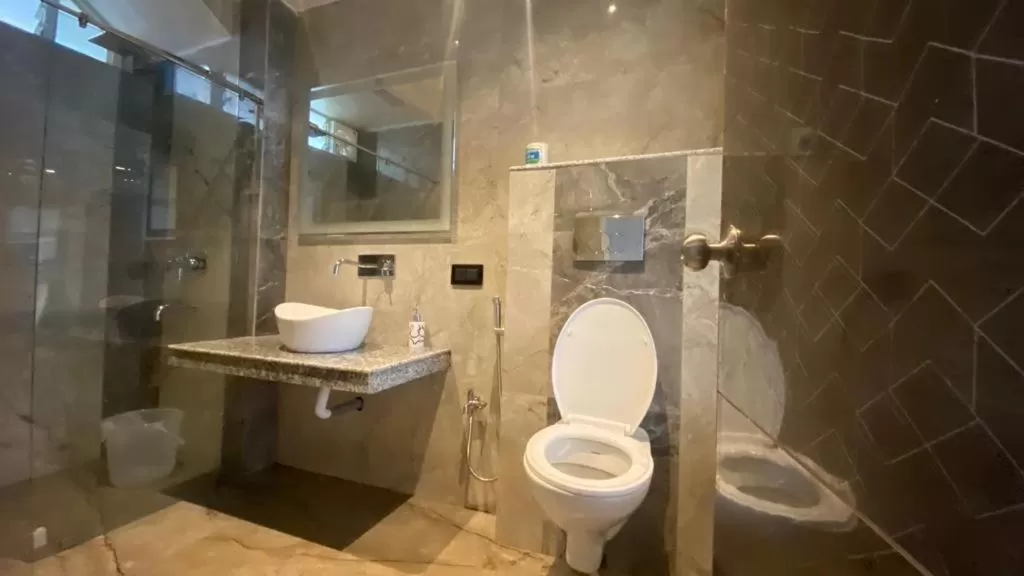 Shower in Sood's Himalayan Vista