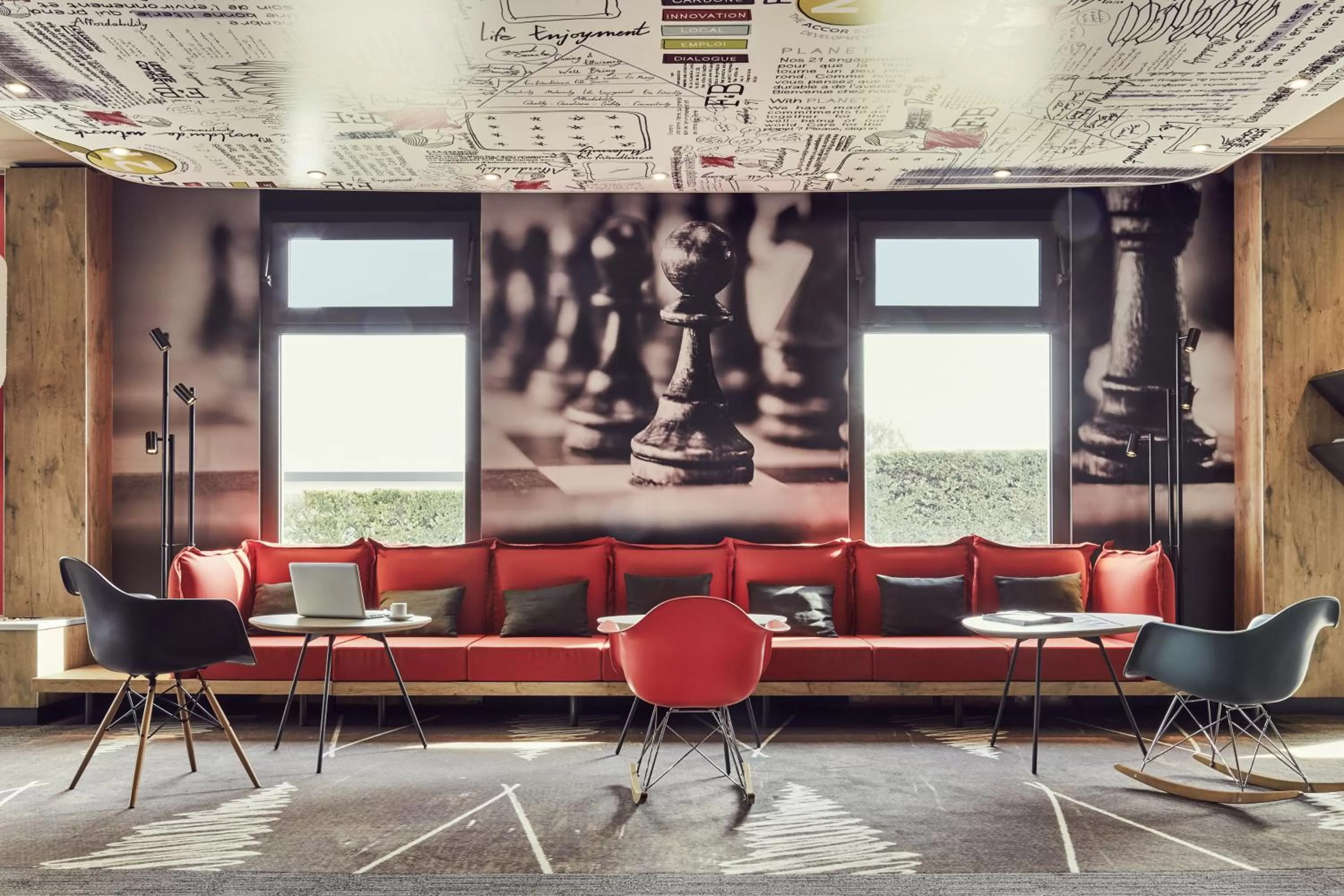 Lobby or reception in ibis Toulon La Valette