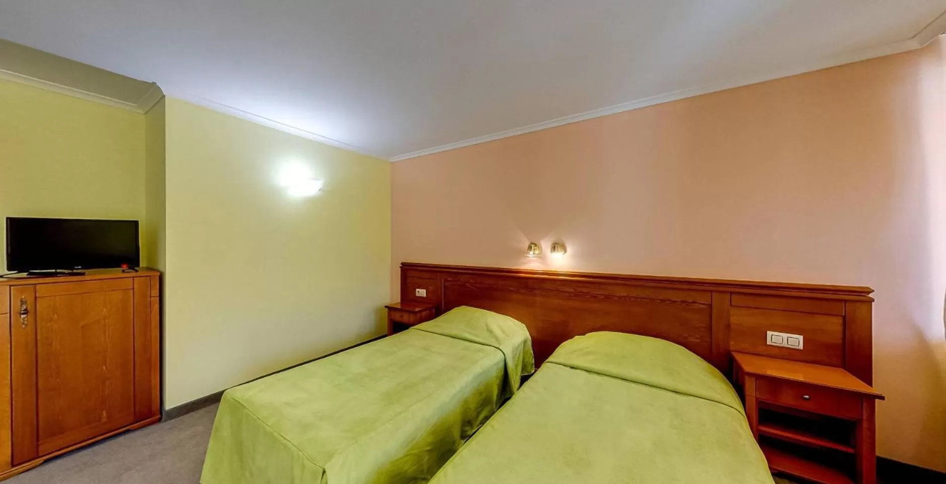 Bed in Troyan Plaza Hotel