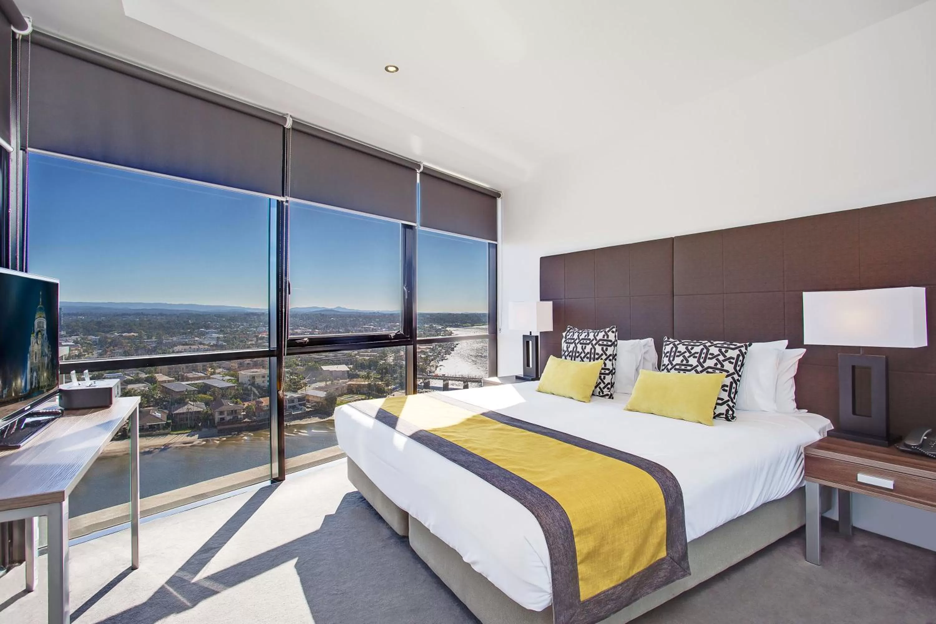 Bedroom, Bed in Mantra Circle On Cavill