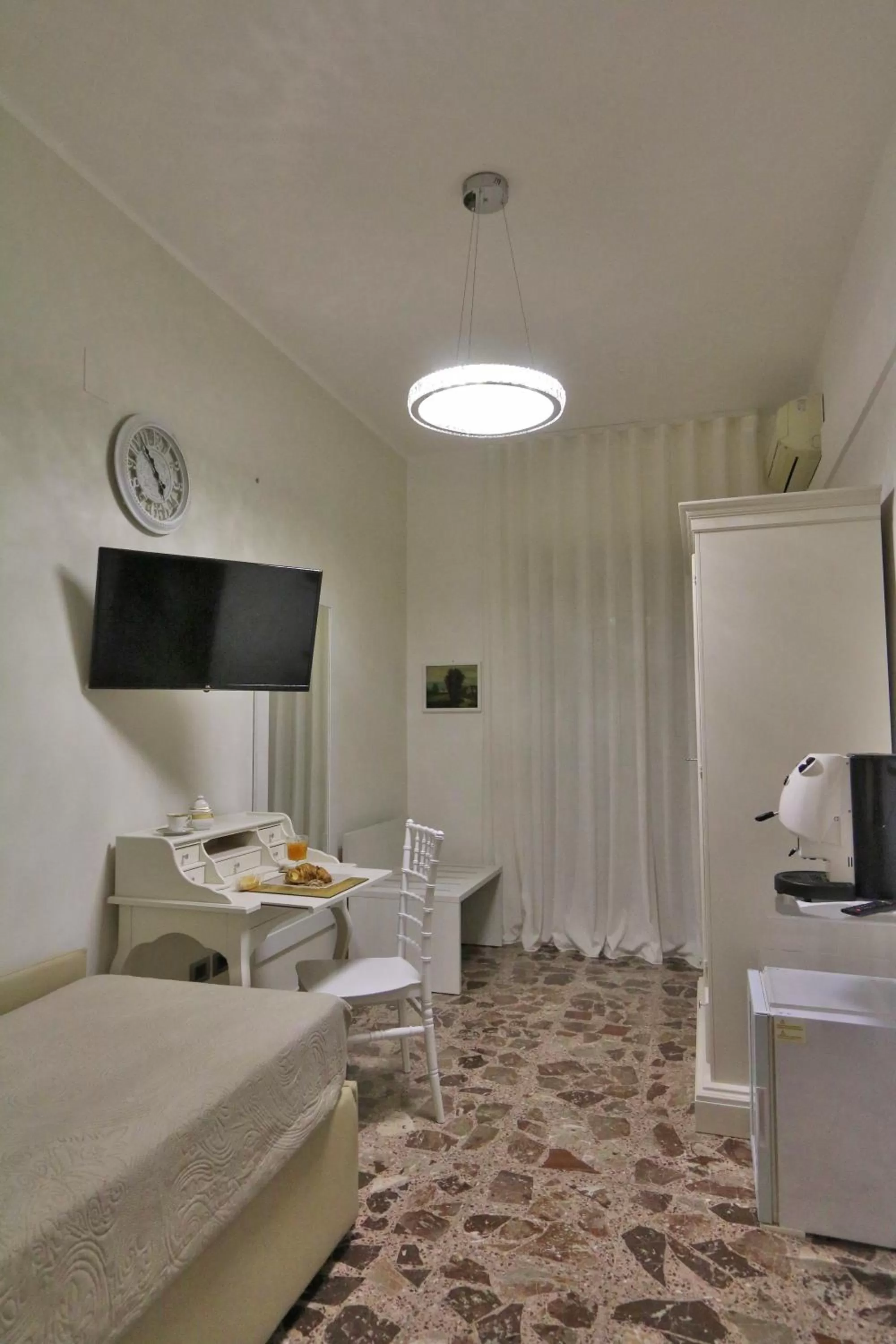 Photo of the whole room, TV/Entertainment Center in SOLIDEA BNB