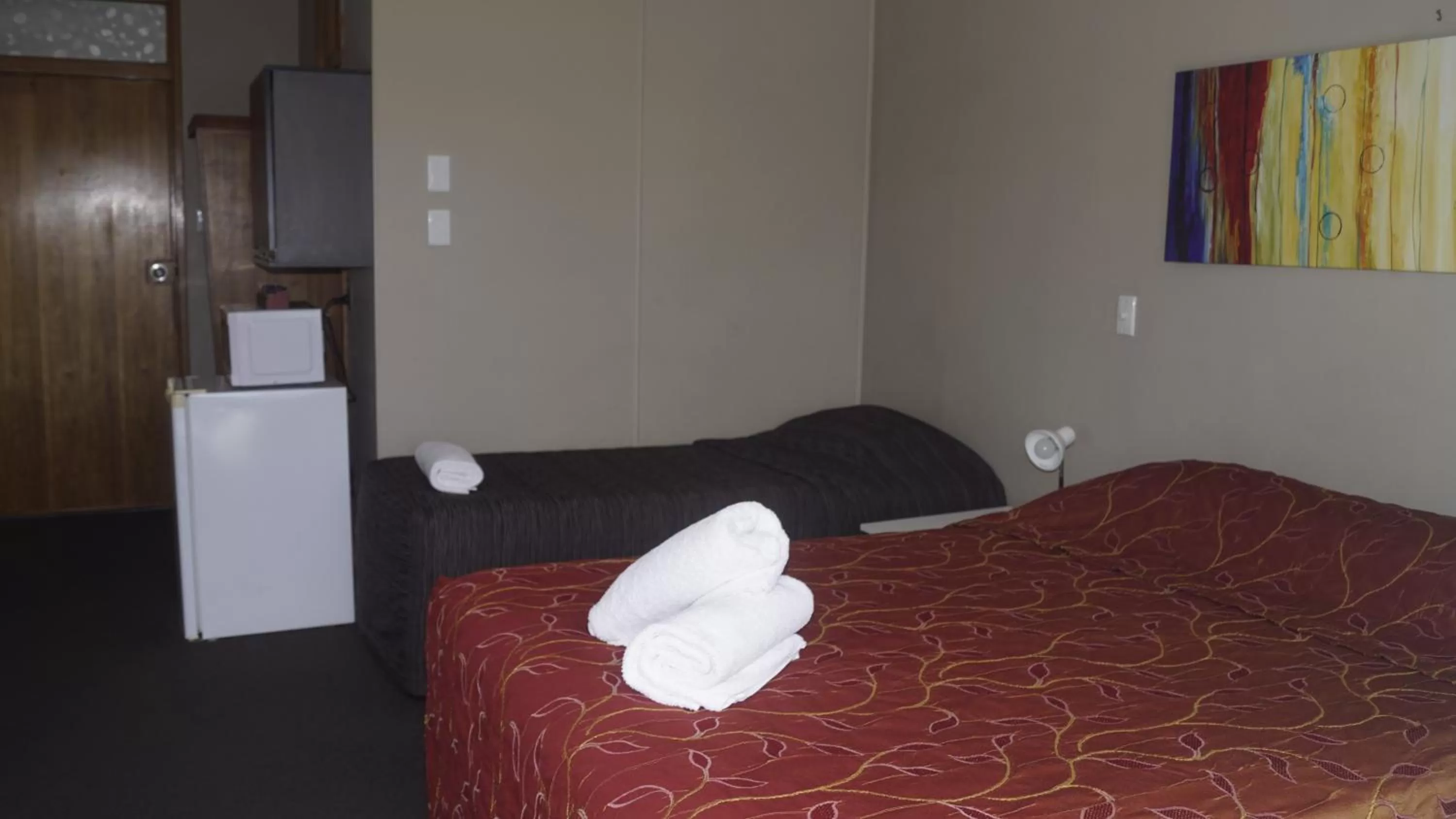 Bed in Apple Motor Inn