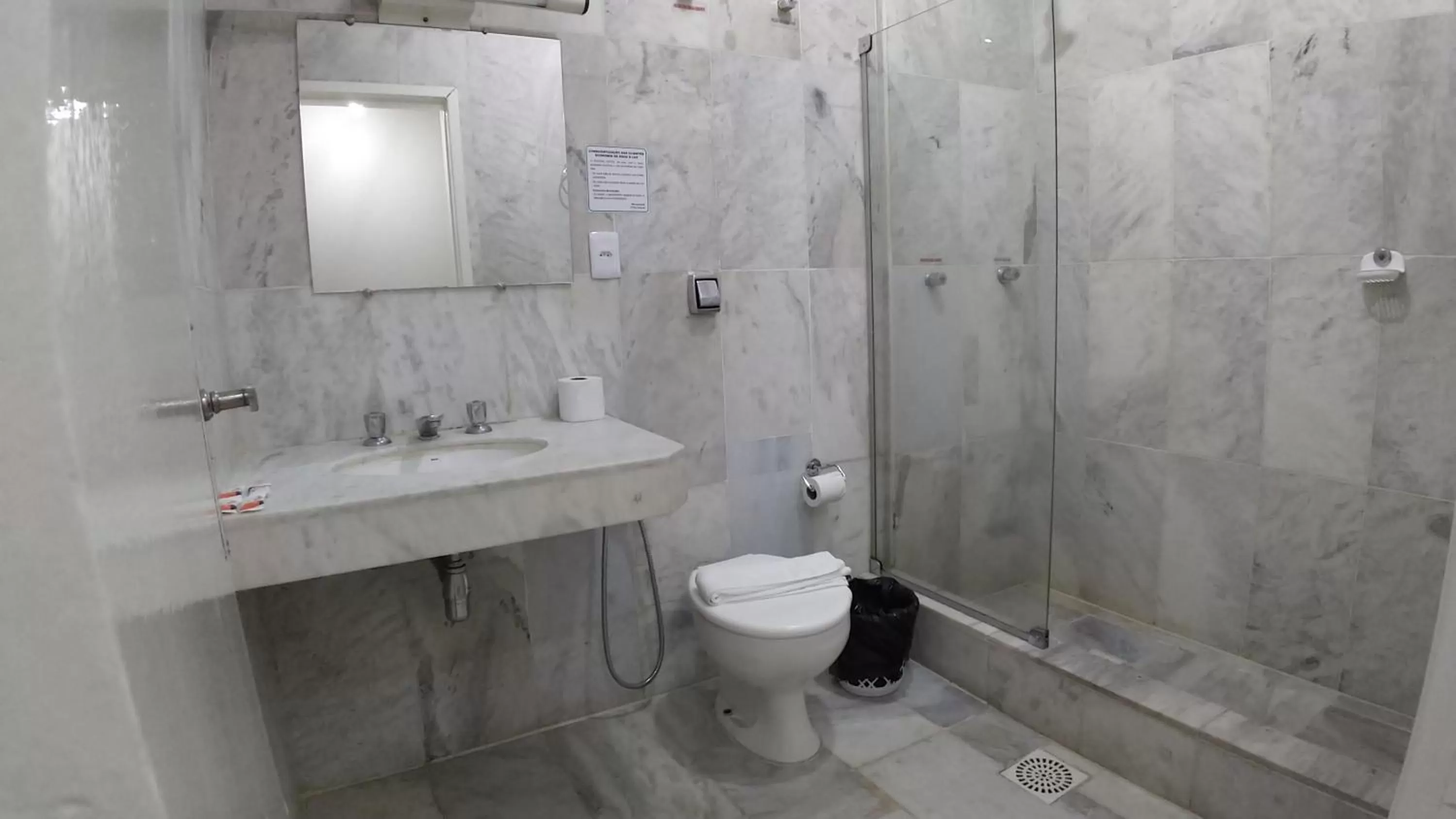 Bathroom in Riviera Hotel by Bsb Inn